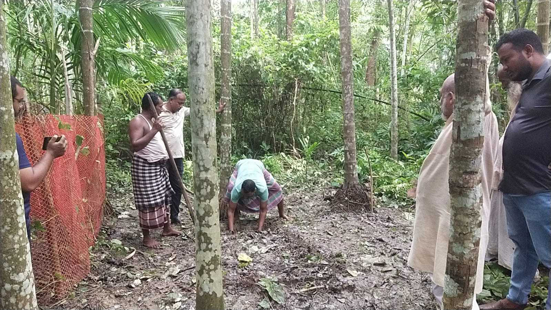 ১৪ বছর পর কবর থেকে ব্যবসায়ীর মরদেহ উত্তোলন, ডিএনএ সংগ্রহ