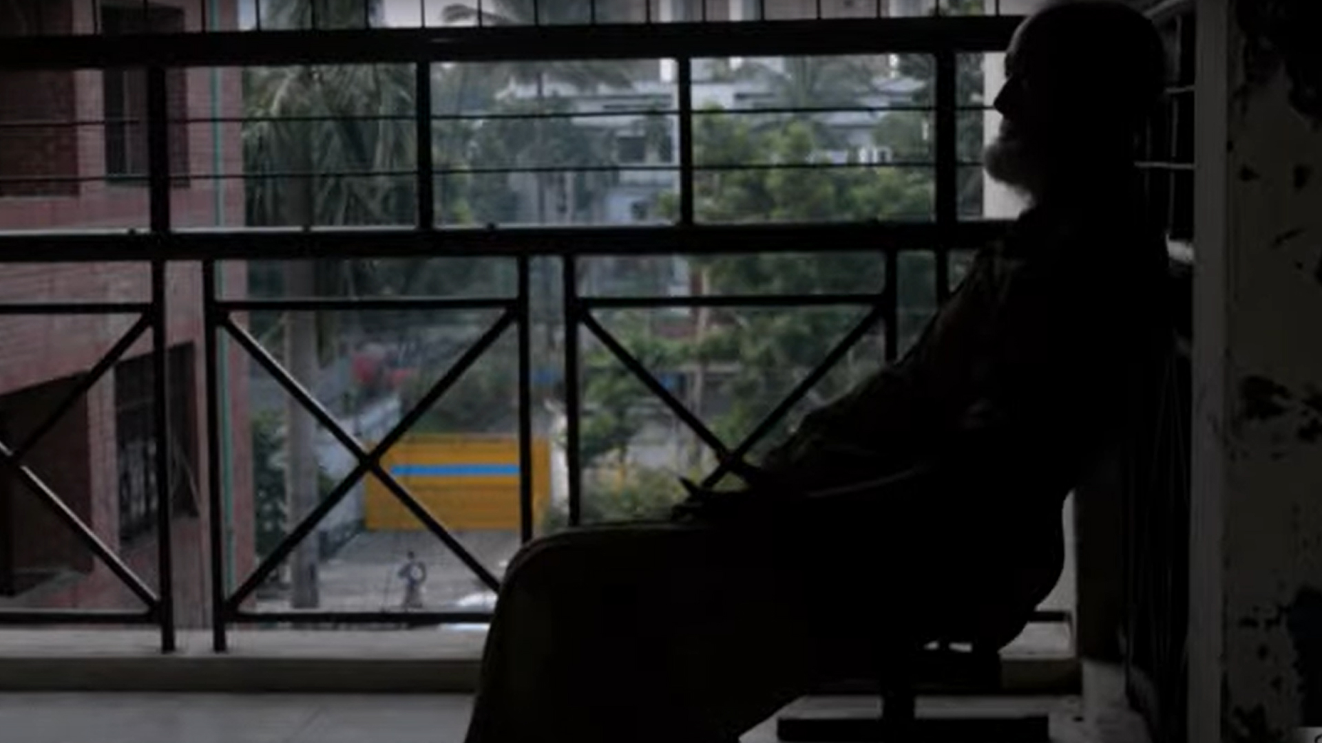 স্ত্রী-মেয়ে জায়গা দেননি। দীর্ঘ ৩১ বছর বৃদ্ধাশ্রমে কাটিয়ে দিয়েছেন রহিম মিয়া। ছবি: সময় সংবাদ