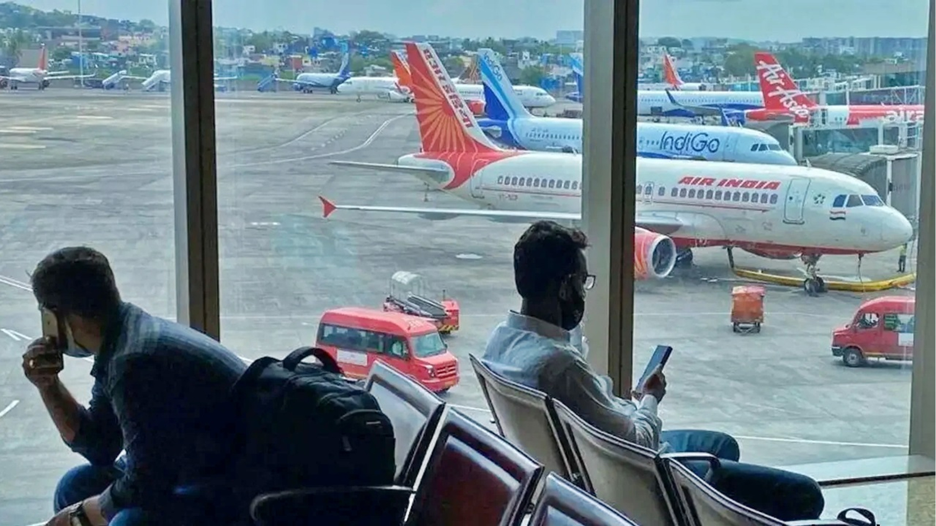 পুশকার্টের ধাক্কায় চাকা নষ্ট, শাহজালালে আটকা এয়ার ইন্ডিয়ার প্লেন