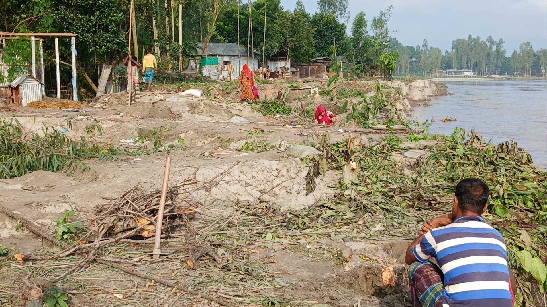 কুড়িগ্রামে নদ-নদীর ভাঙন: বছরে নিঃস্ব হচ্ছে ২০০০ পরিবার