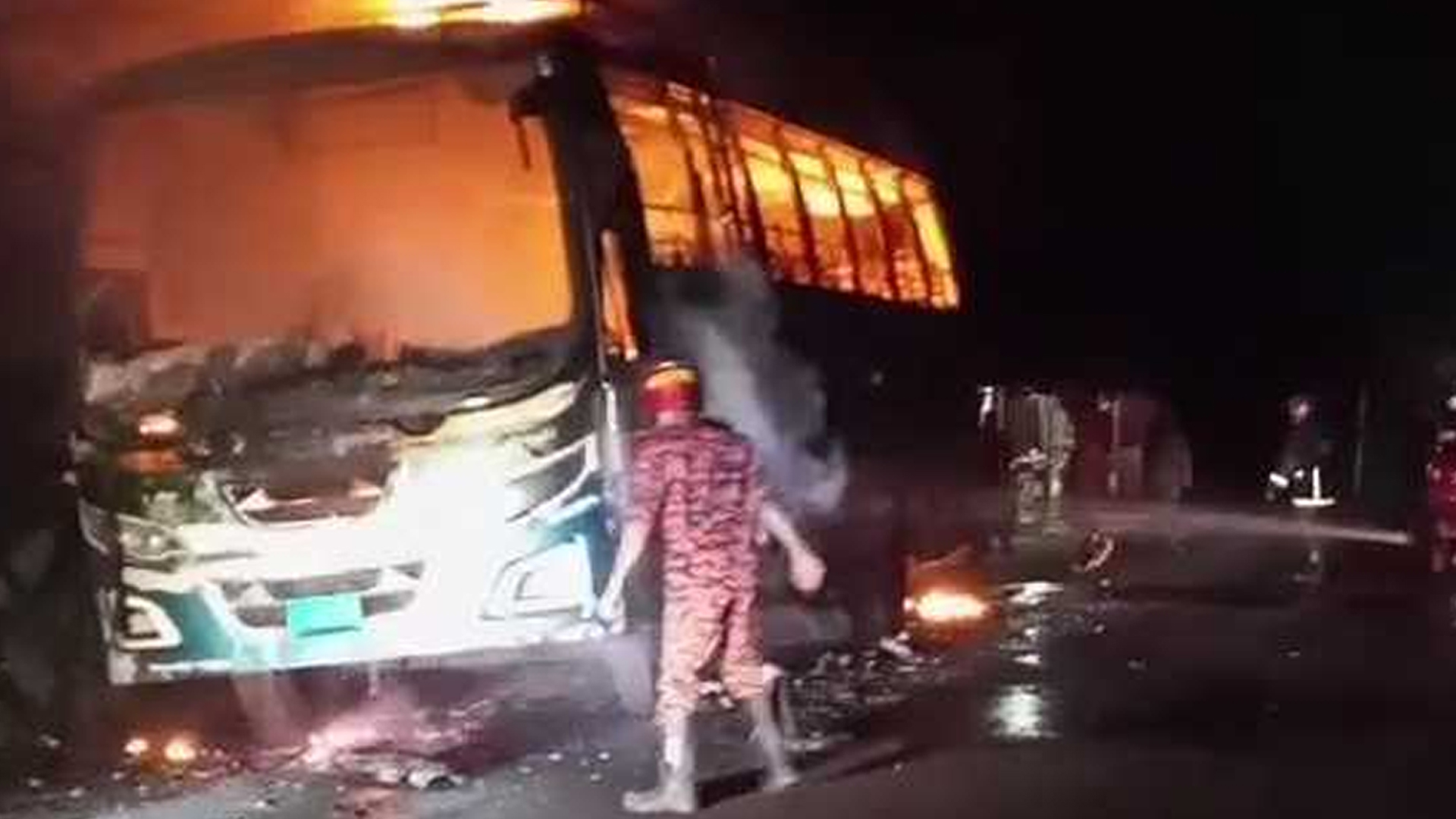 বরগুনায় বাসে অগ্নিসংযোগ