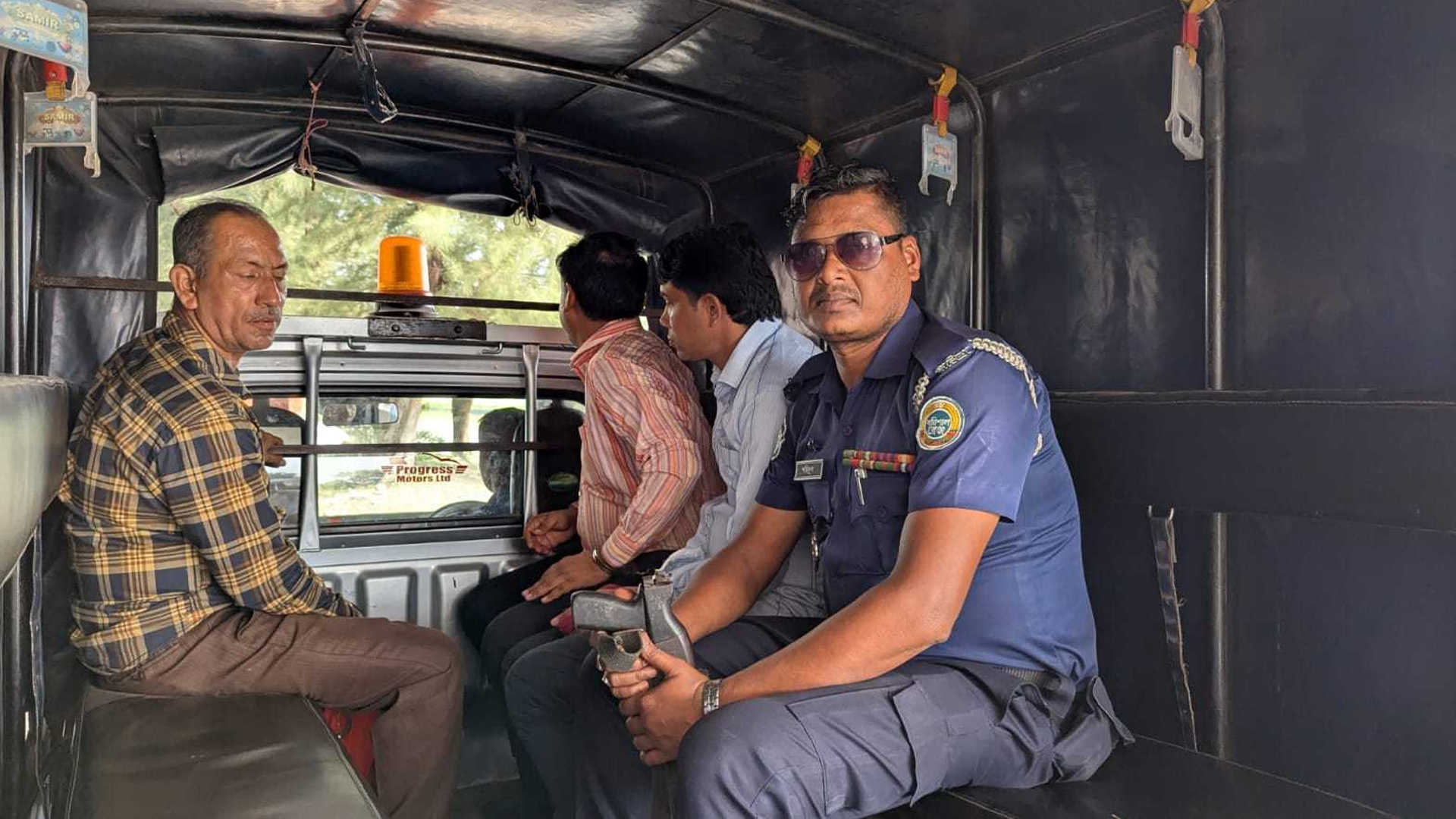 উপ-খাদ্য পরিদর্শক নিয়োগ পরীক্ষার হলে গুনগুন শব্দ, অতঃপর...
