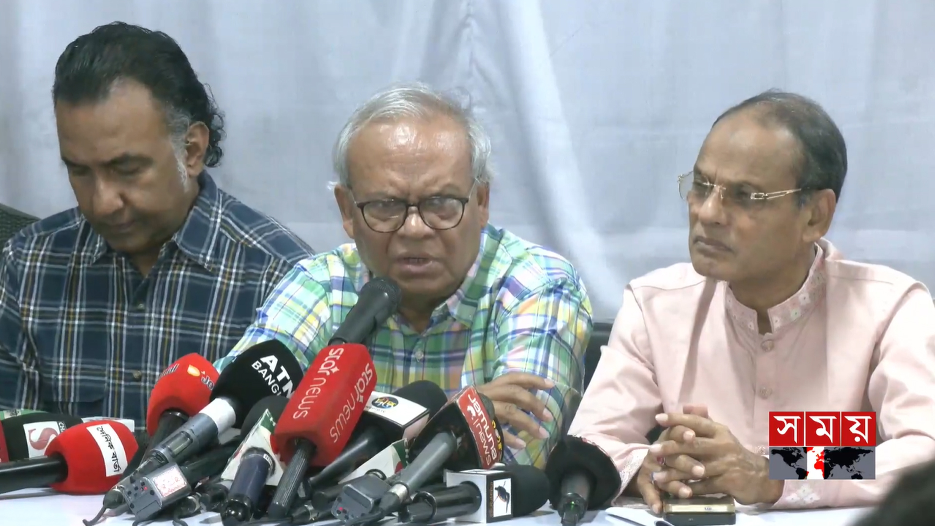 ব্যাংক লুটের টাকায় কেনা হচ্ছে ককটেল: রিজভী