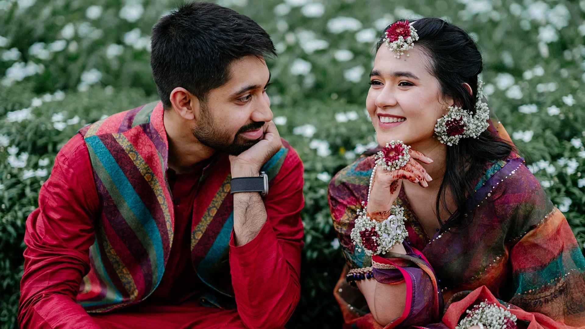 Порно: Көліктегі әжемен қатты секс