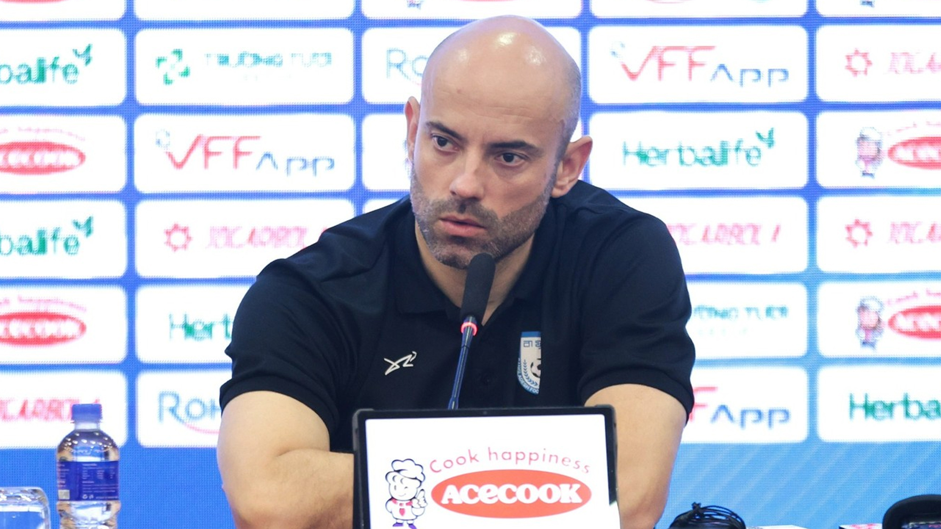 শেষ হচ্ছে কাবরেরা অধ্যায়, হামজাদের নতুন কোচের খোঁজে বাফুফে