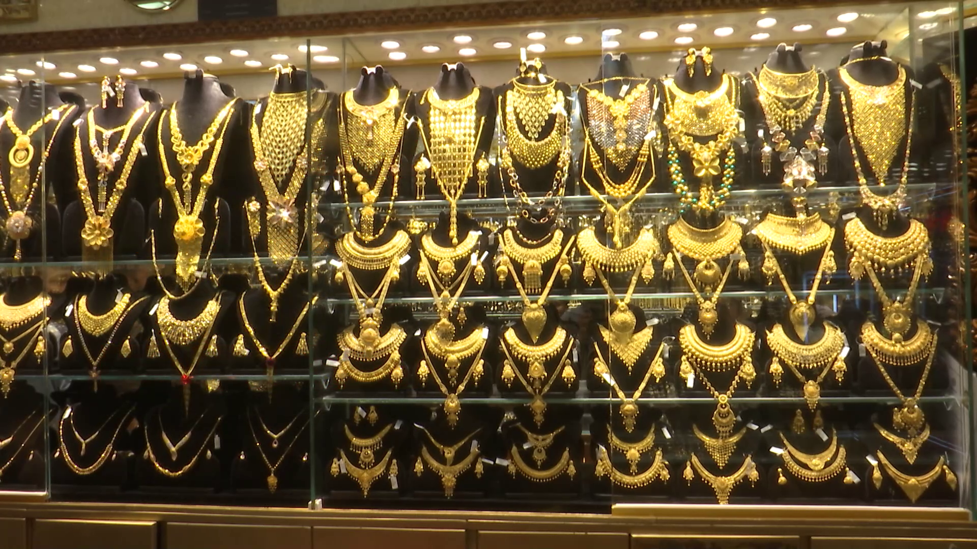 দেশের বাজারে স্বর্ণের পতন, কত দামে বিক্রি হবে আজ?