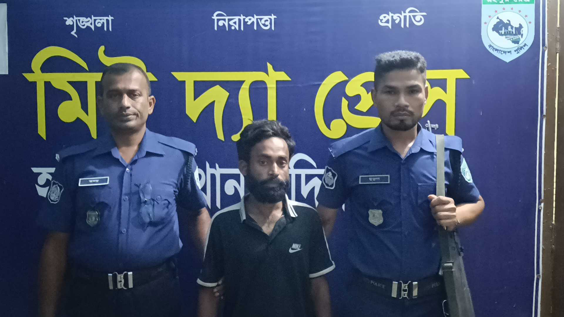 ভারতে অনুপ্রবেশের দায়ে আটক বাংলাদেশিকে হস্তান্তর করল বিএসএফ
