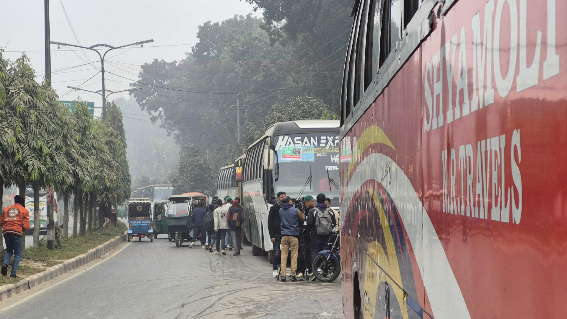 তারেক রহমানকে বরণ করতে ৫০০ বাসে ঢাকায় ছুটছেন বগুড়ার নেতাকর্মীরা