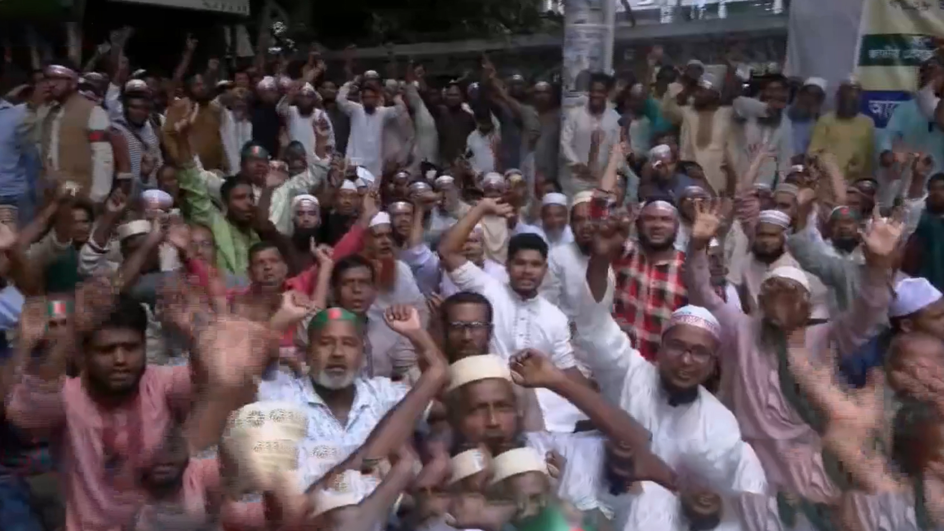 ২১তম দিনের মতো অবস্থান কর্মসূচিতে ইবতেদায়ি শিক্ষকরা