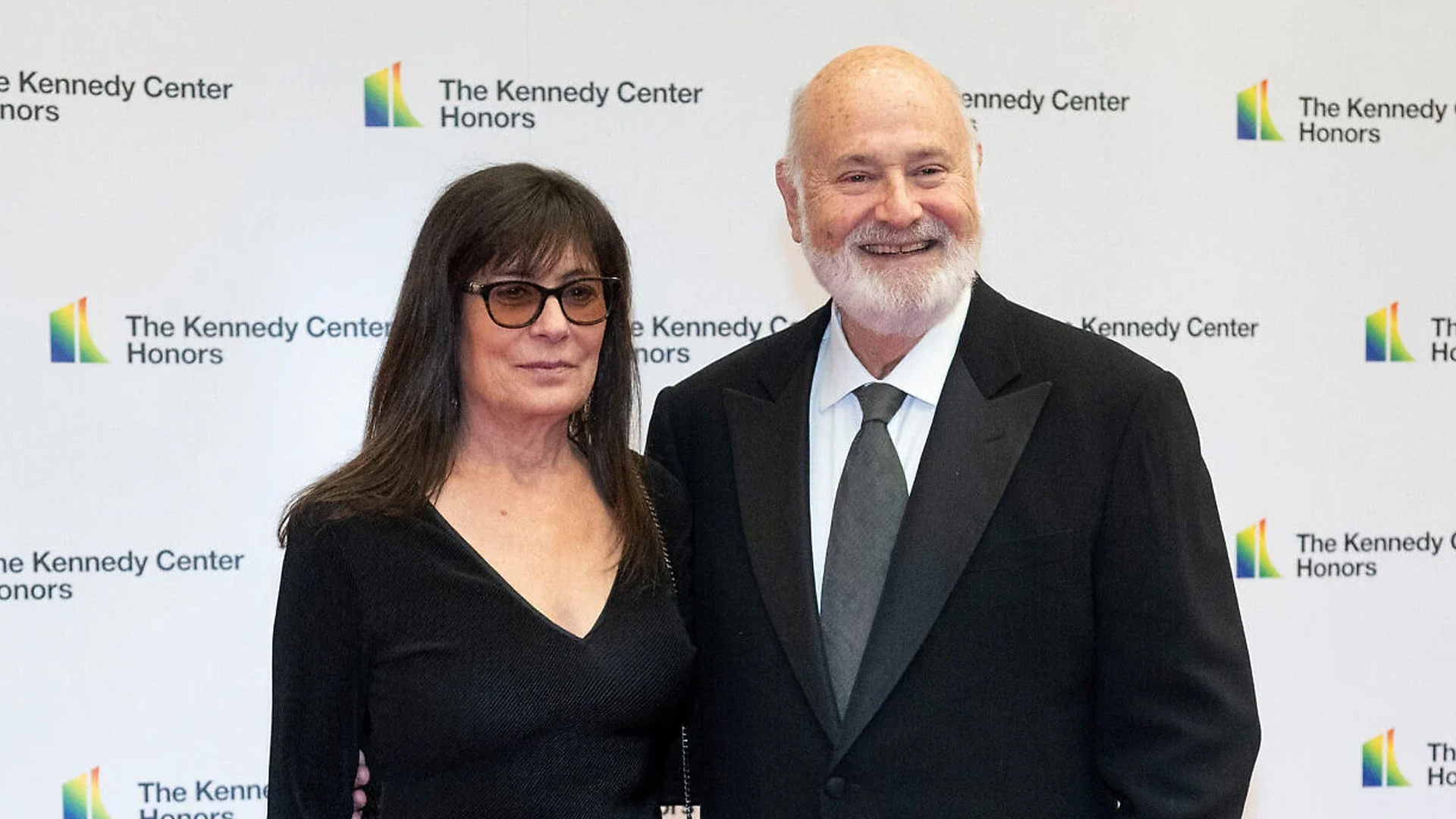 নিজ বাড়িতে স্ত্রীসহ হলিউড পরিচালককে হত্যা