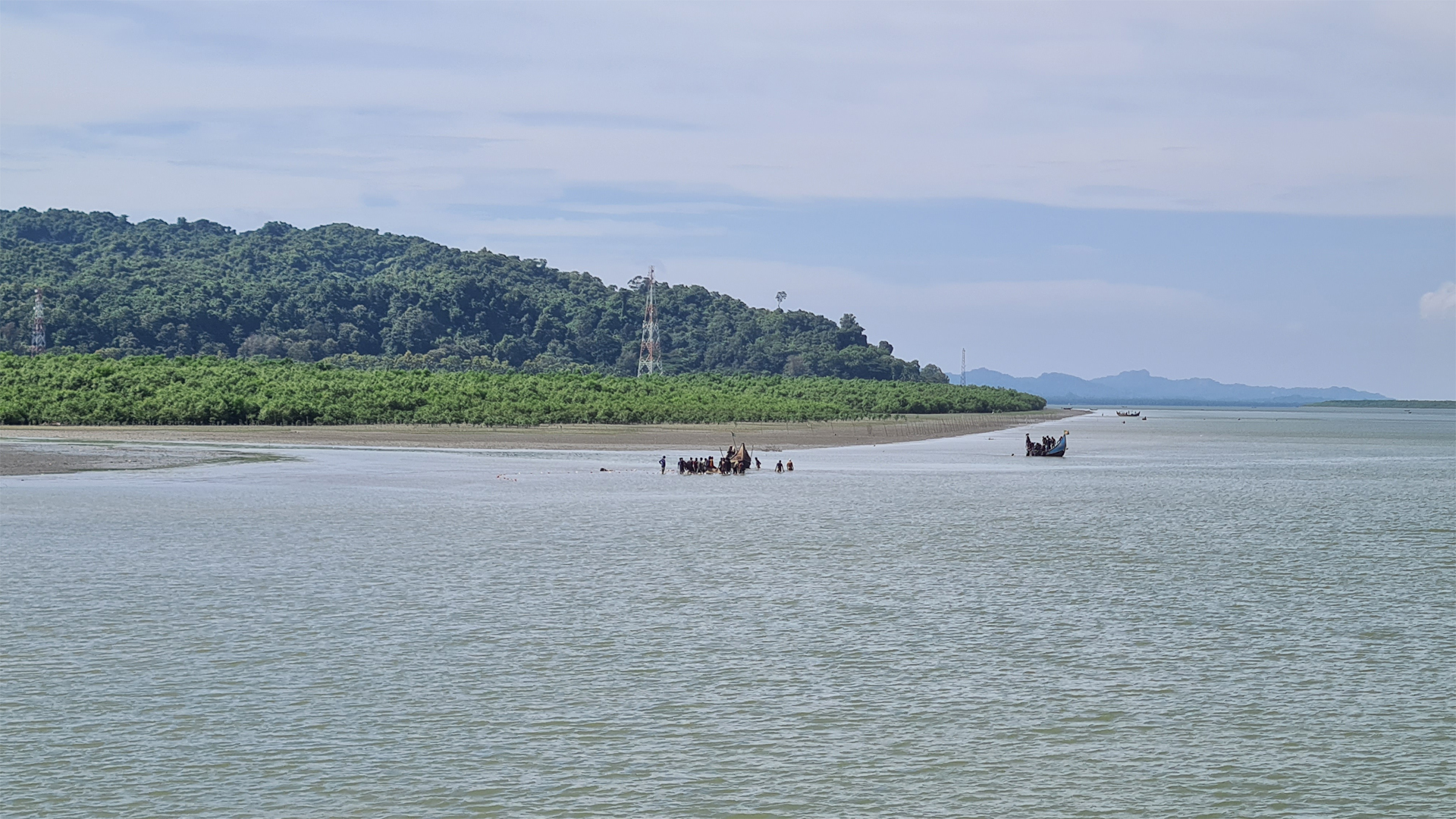 নাফনদীতে ভাসমান রোহিঙ্গার মরদেহ উদ্ধার