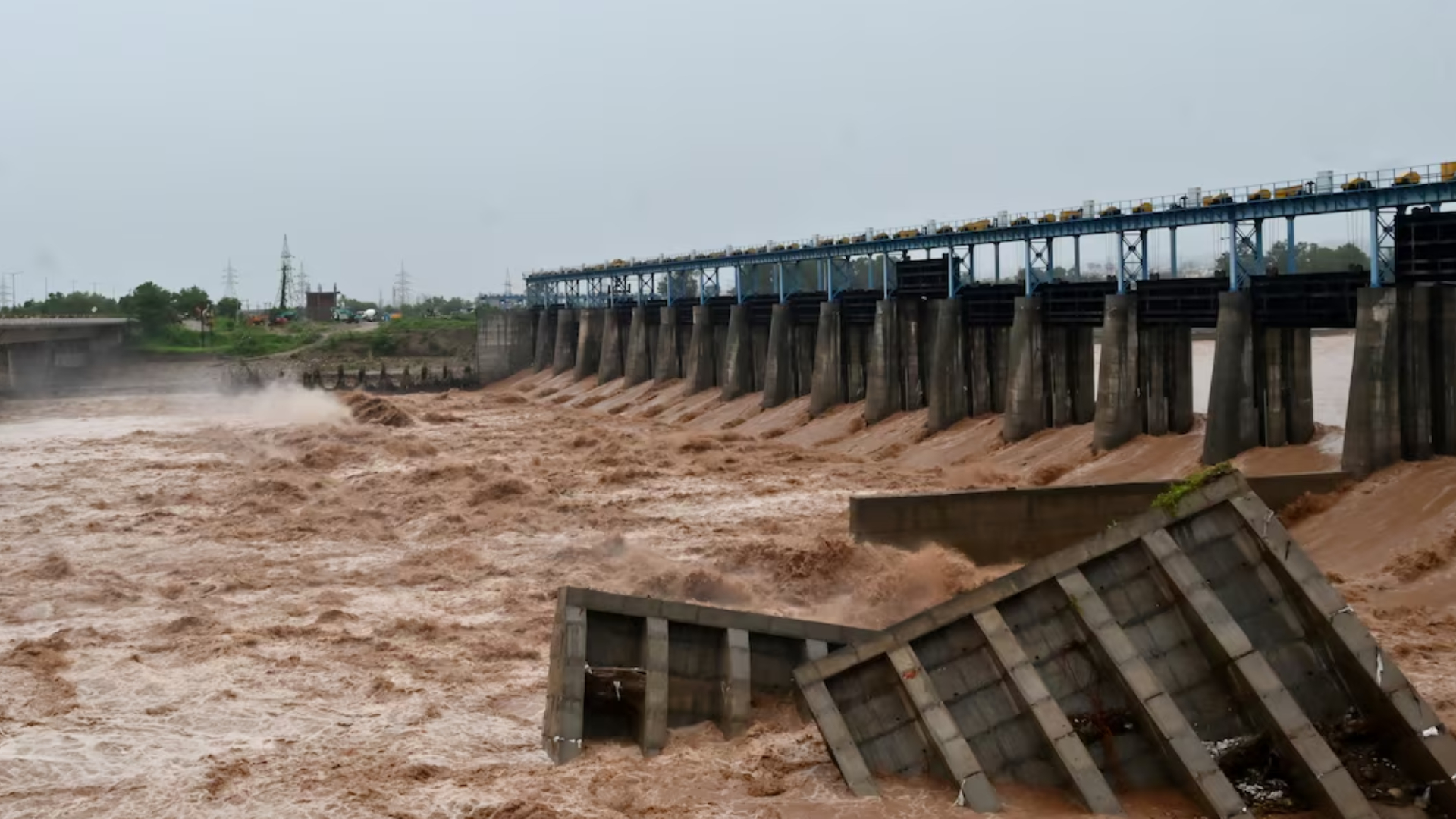 ভারতের ছাড়া পানিতে বন্যা, বাঁধ উড়িয়ে দিলো পাকিস্তান!