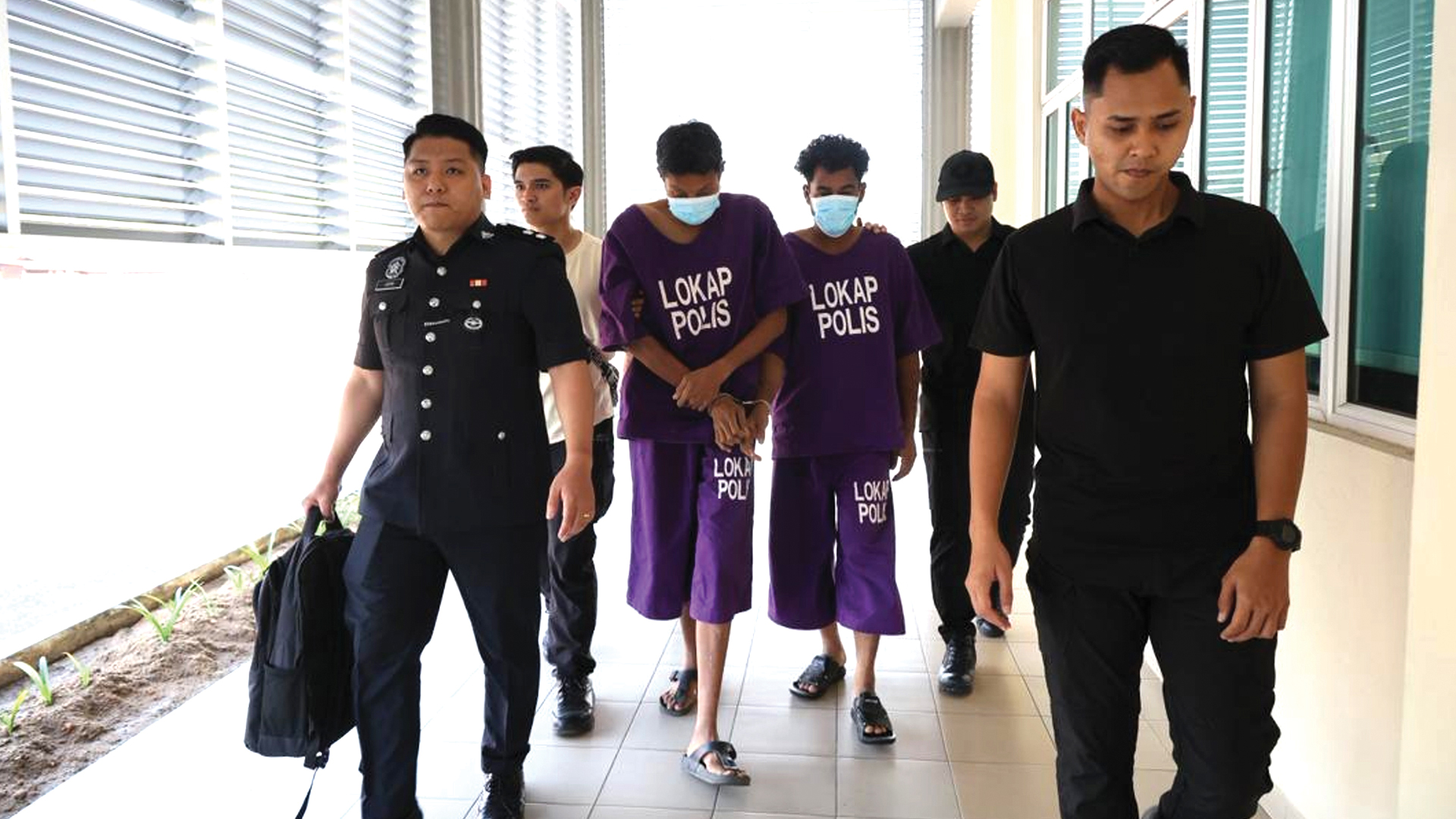 মালয়েশিয়ায় বাংলাদেশিসহ ১২ অভিবাসী পাচারের অভিযোগে দু’জন আটক