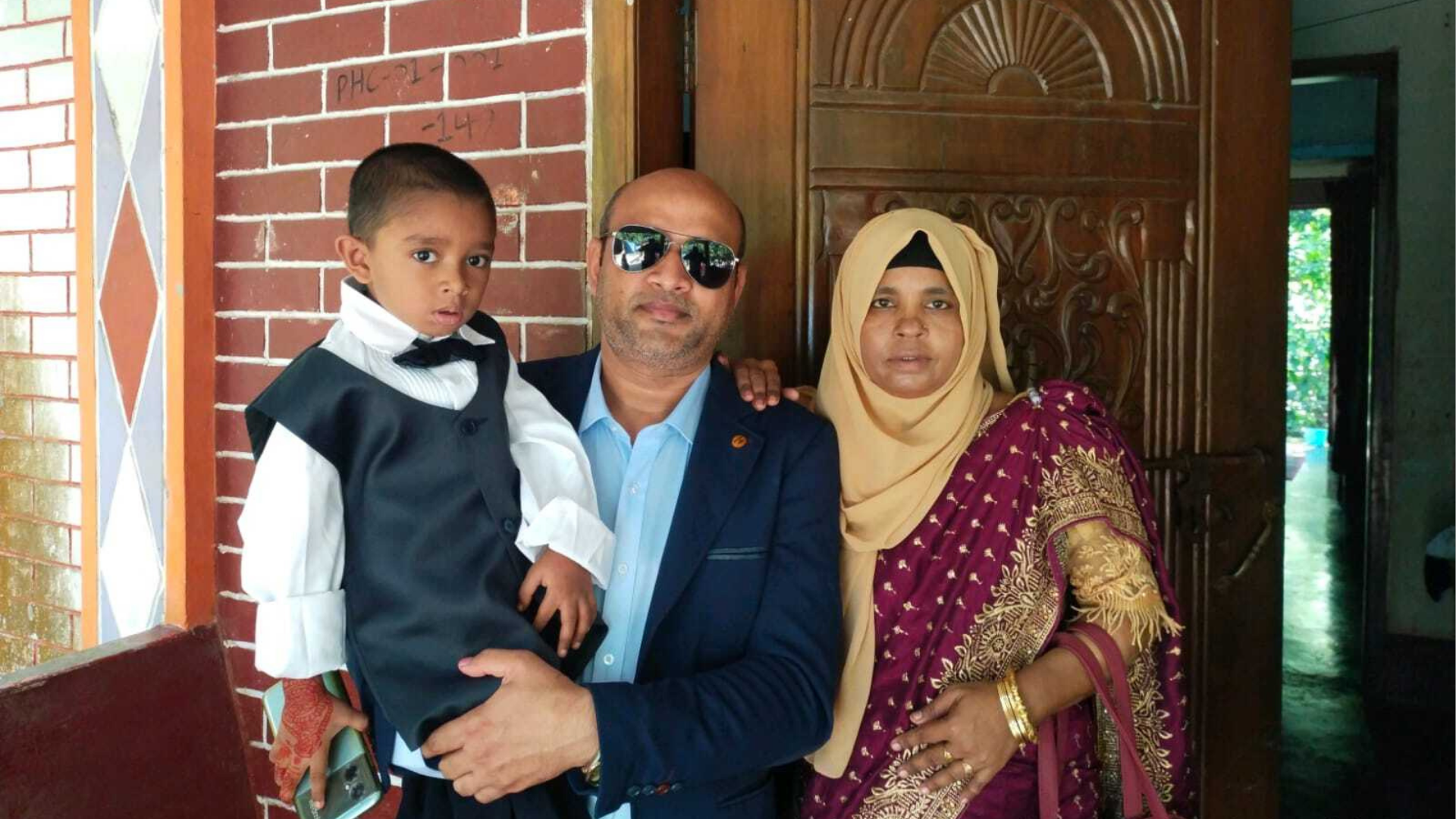 নিজের রক্তাক্ত শরীর নিয়ে রাতভর মায়ের লাশের পাশে বসে ছিল শিশু আবির!