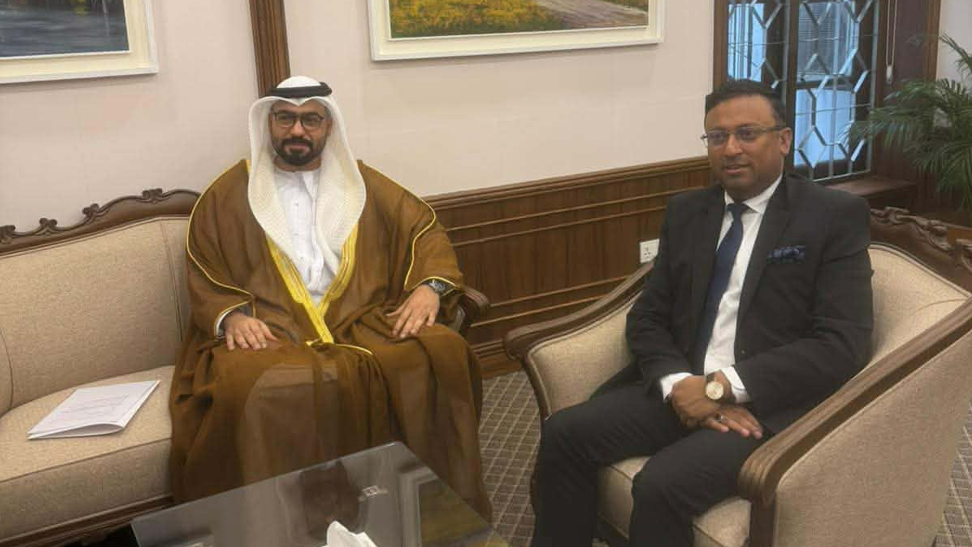 প্রধানমন্ত্রীর উপদেষ্টা হুমায়ুন কবিরের সঙ্গে আমিরাতের রাষ্ট্রদূতের সাক্ষাৎ