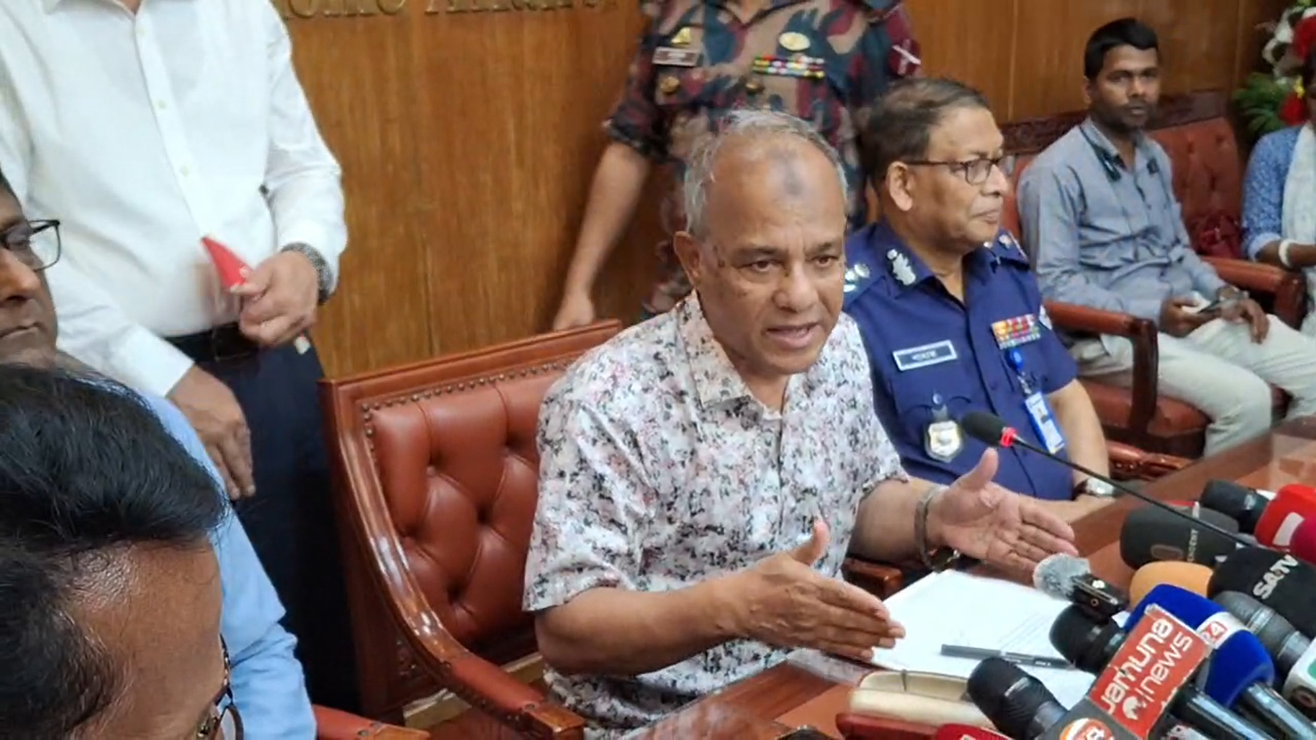 বিমানবন্দরসহ সাম্প্রতিক অগ্নিকাণ্ড নাশকতা কি না, যা বললেন স্বরাষ্ট্র উপদেষ্টা