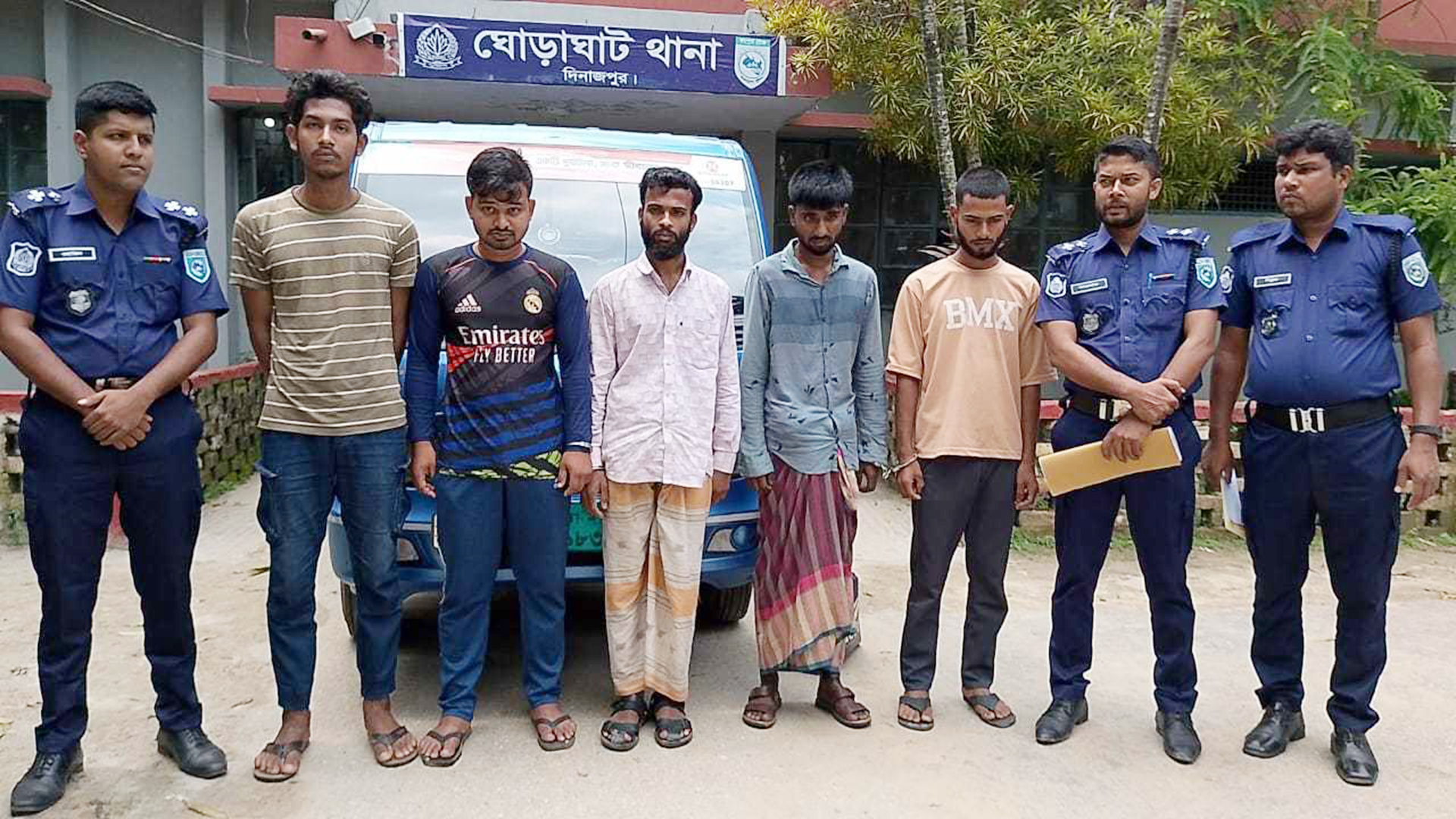 দিনাজপুরে গরুচোর চক্রের ৫ সদস্য গ্রেফতার