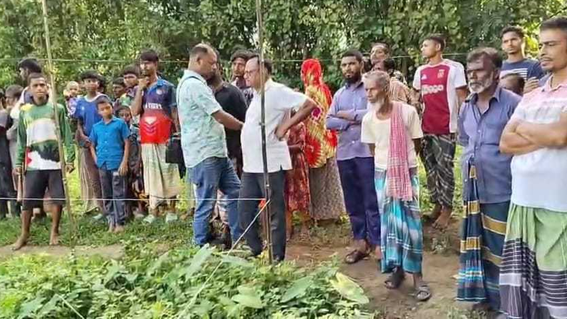 রাতে পুলিশের ধাওয়া, সকালে ধানক্ষেতে মিলল শিক্ষকের মরদেহ
