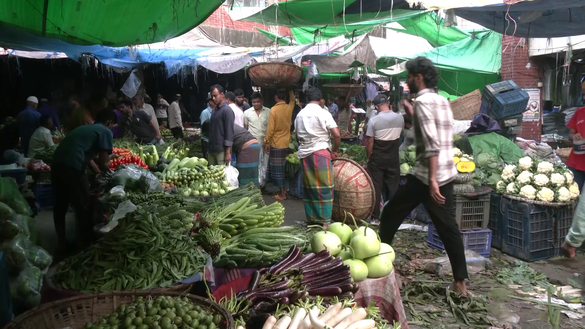 বছর ব্যবধানে সবজির দামে আকাশ-পাতাল ফারাক!
