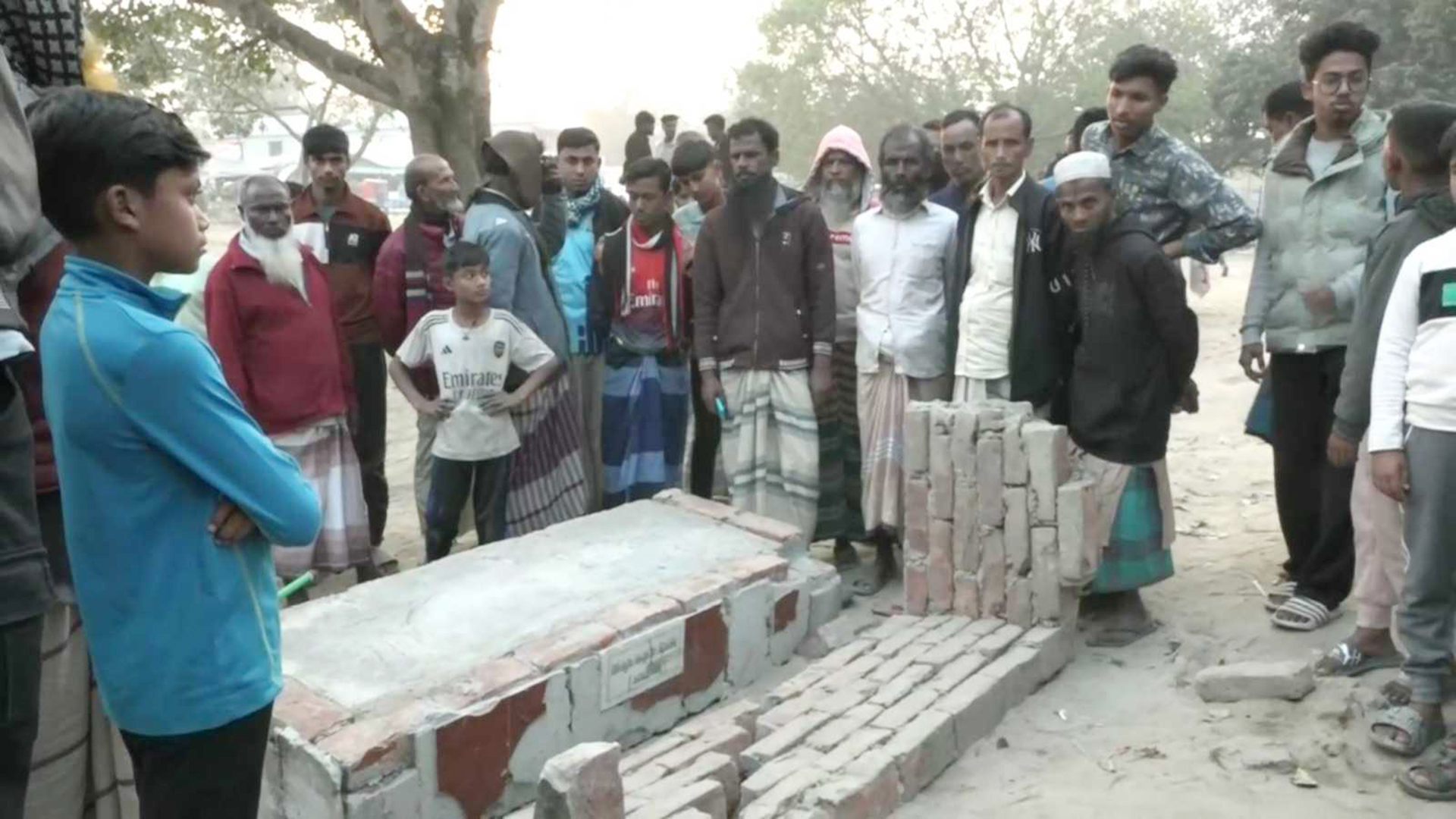 সিরাজগঞ্জে দেয়াল ধসে ২ শিশুর মৃত্যু