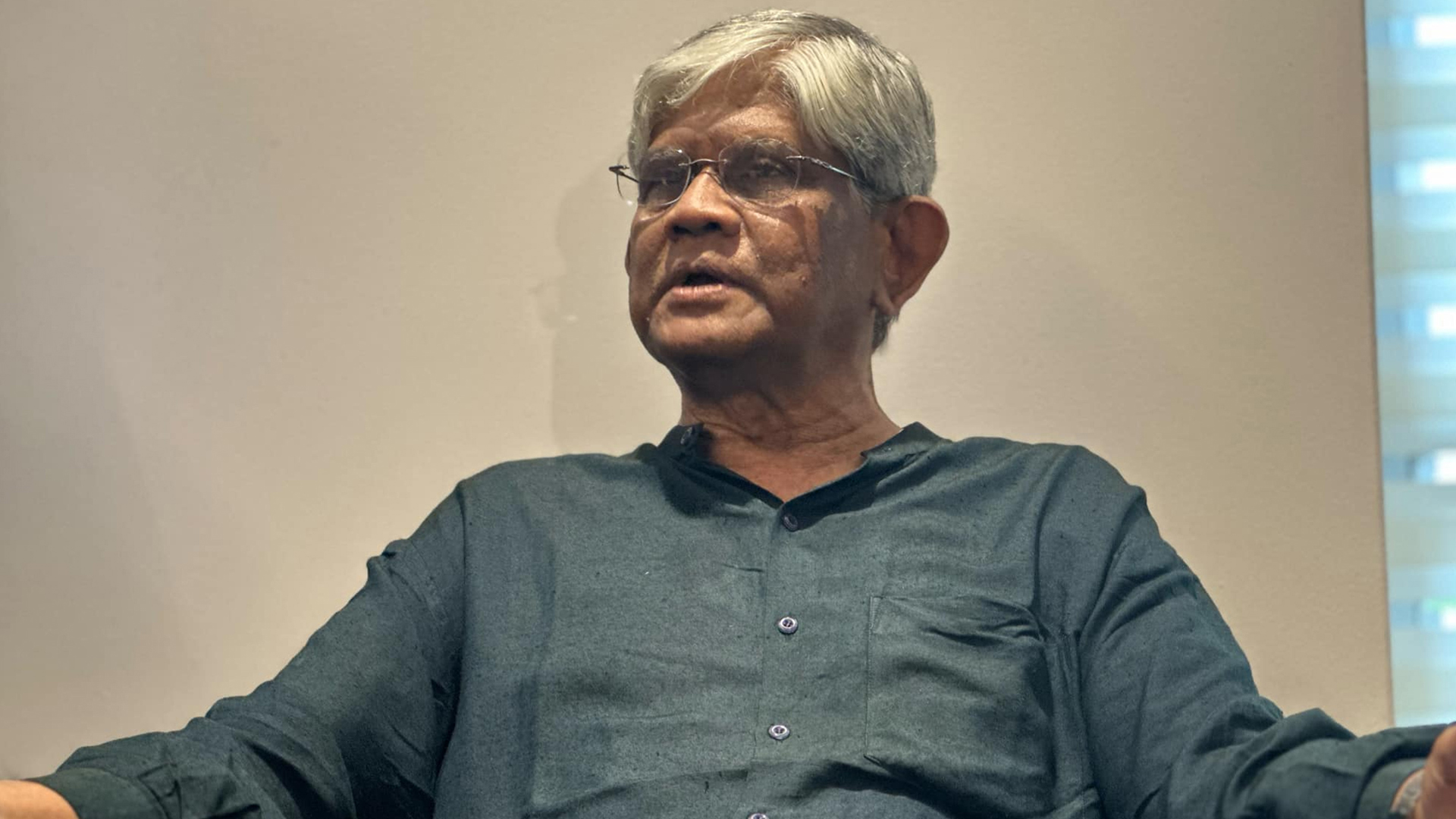 Erkak ayolning oldiga külot kiydi (porno surat) It uslubidagi toliq ayol