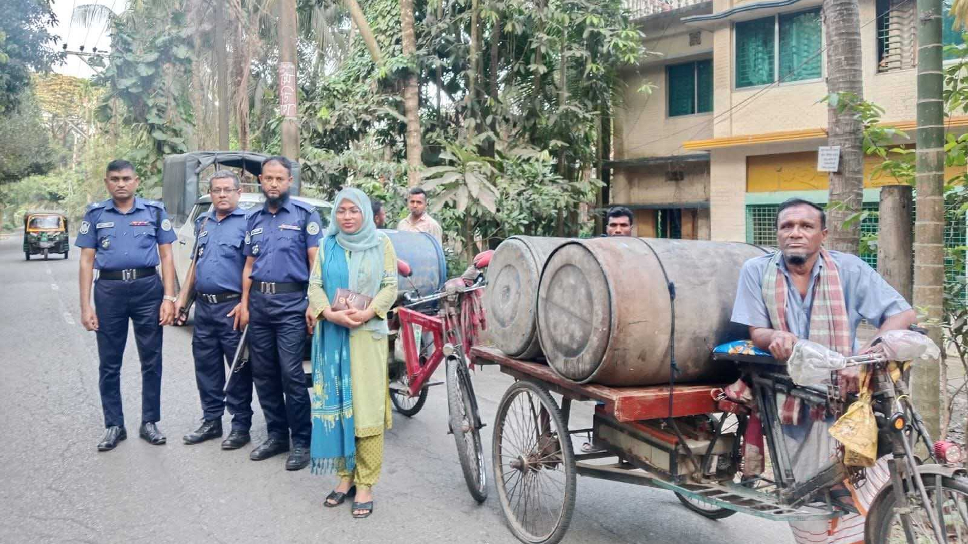 বাবুগঞ্জে ব্যবসায়ীর বাড়িতে পাওয়া গেল ৫৮০ লিটার ডিজেল, অর্থদণ্ড