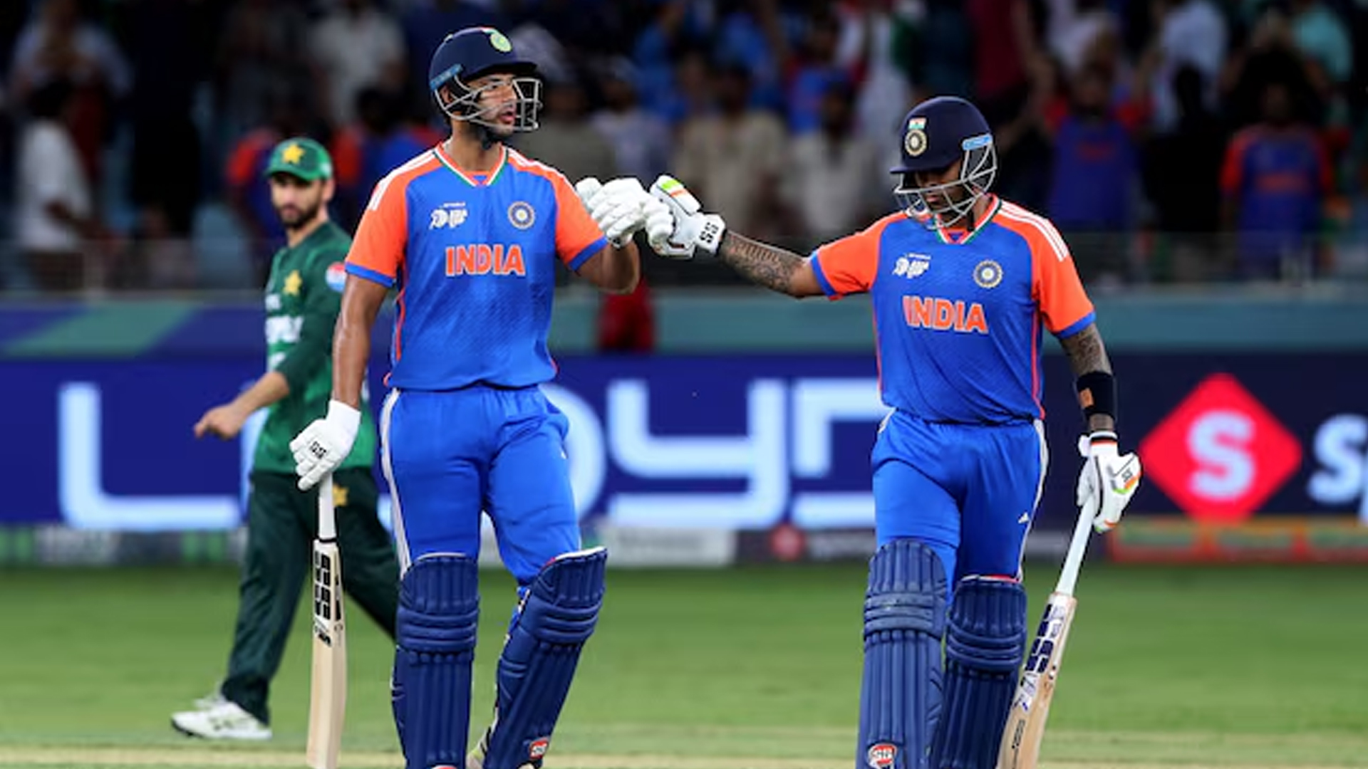 পাকিস্তানের ক্রিকেটারদের সঙ্গে হাত না মেলানোর ব্যাখ্যা দিলেন সূর্যকুমার