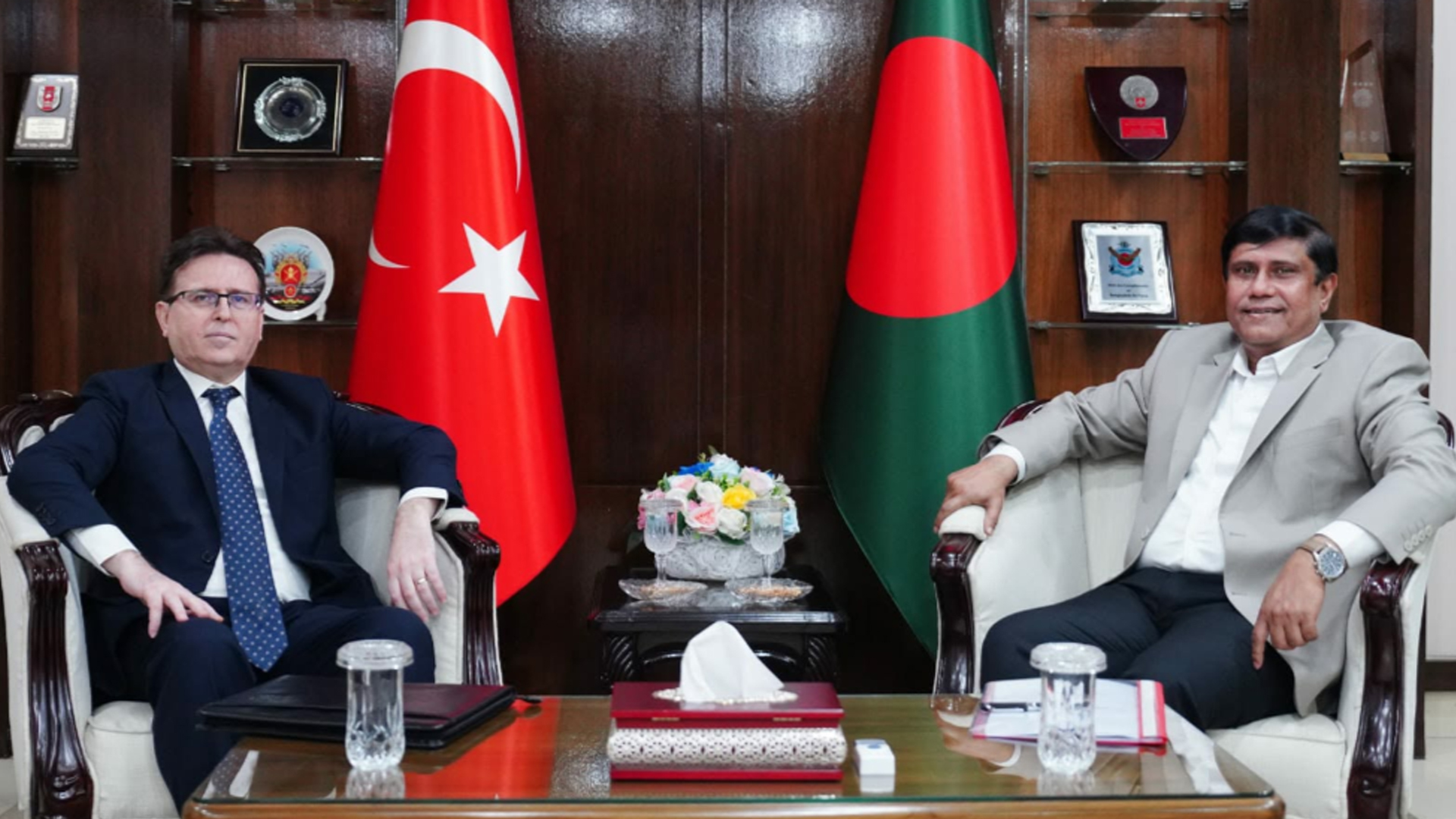 প্রধানমন্ত্রীর প্রতিরক্ষা উপদেষ্টার সঙ্গে তুরস্কের রাষ্ট্রদূতের সৌজন্য সাক্ষাৎ