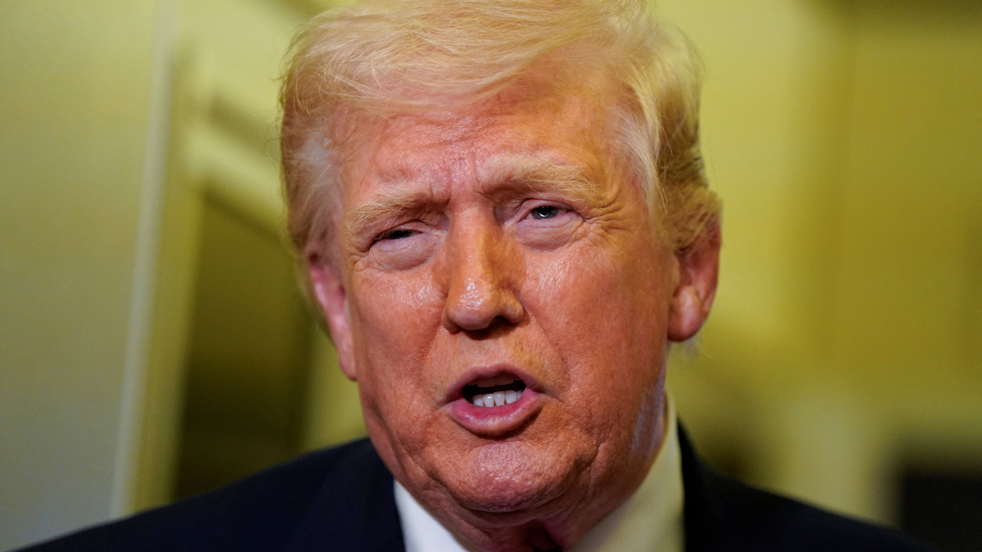 যুক্তরাষ্ট্র ইরানের তেল ও খার্গ দ্বীপ নিয়ে নিতে পারে: ট্রাম্প