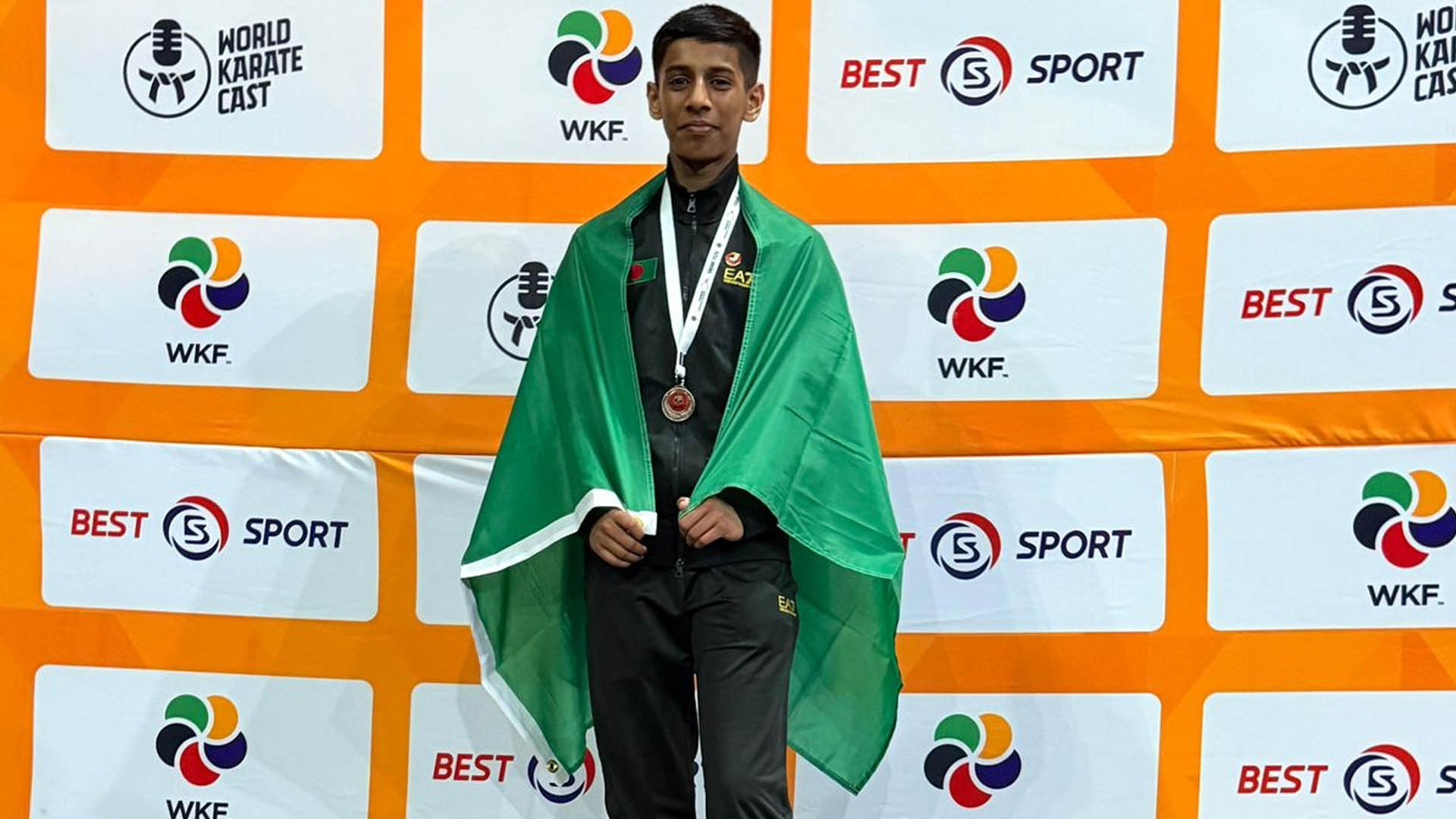 ‘ডব্লিউকেএফ’-এর কোনো প্রতিযোগিতায় প্রথম বাংলাদেশি হিসেবে পদক জিতলেন আদম চৌধুরী