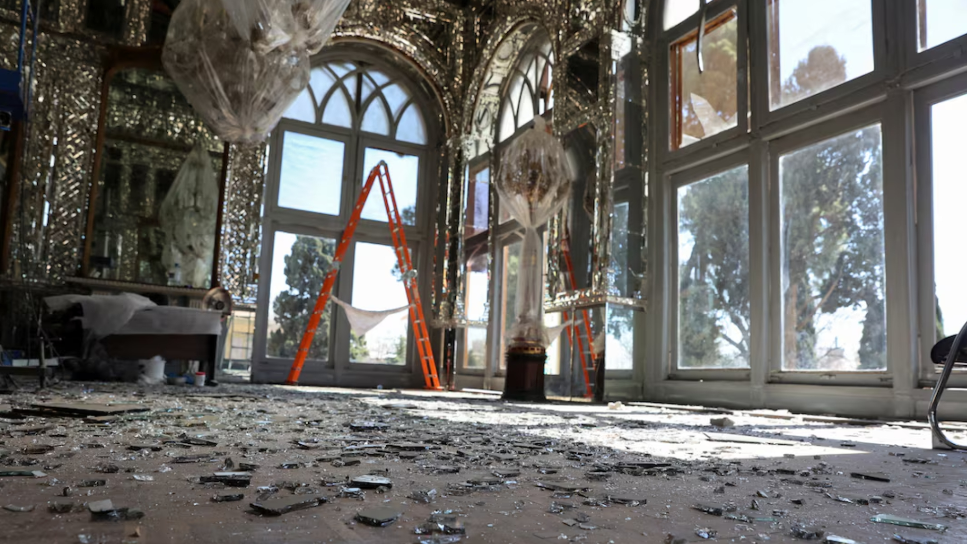 বোমার আঘাতে শুধু মানুষ নয়, ক্ষতবিক্ষত ইরানের ইতিহাসও