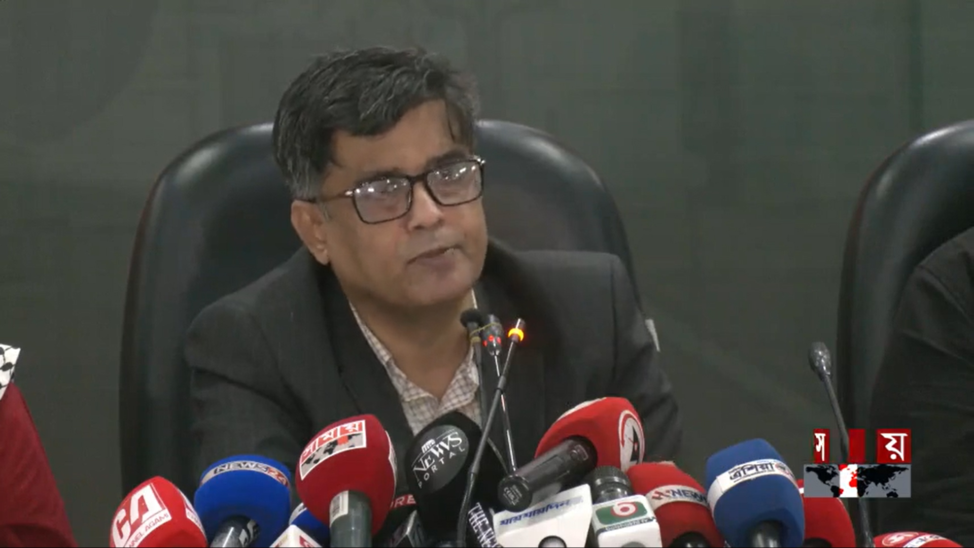 সাক্ষাৎকার নেয়ার সময় শেখ হাসিনার কৃতকর্ম স্মরণ রাখবেন: প্রেস সচিব