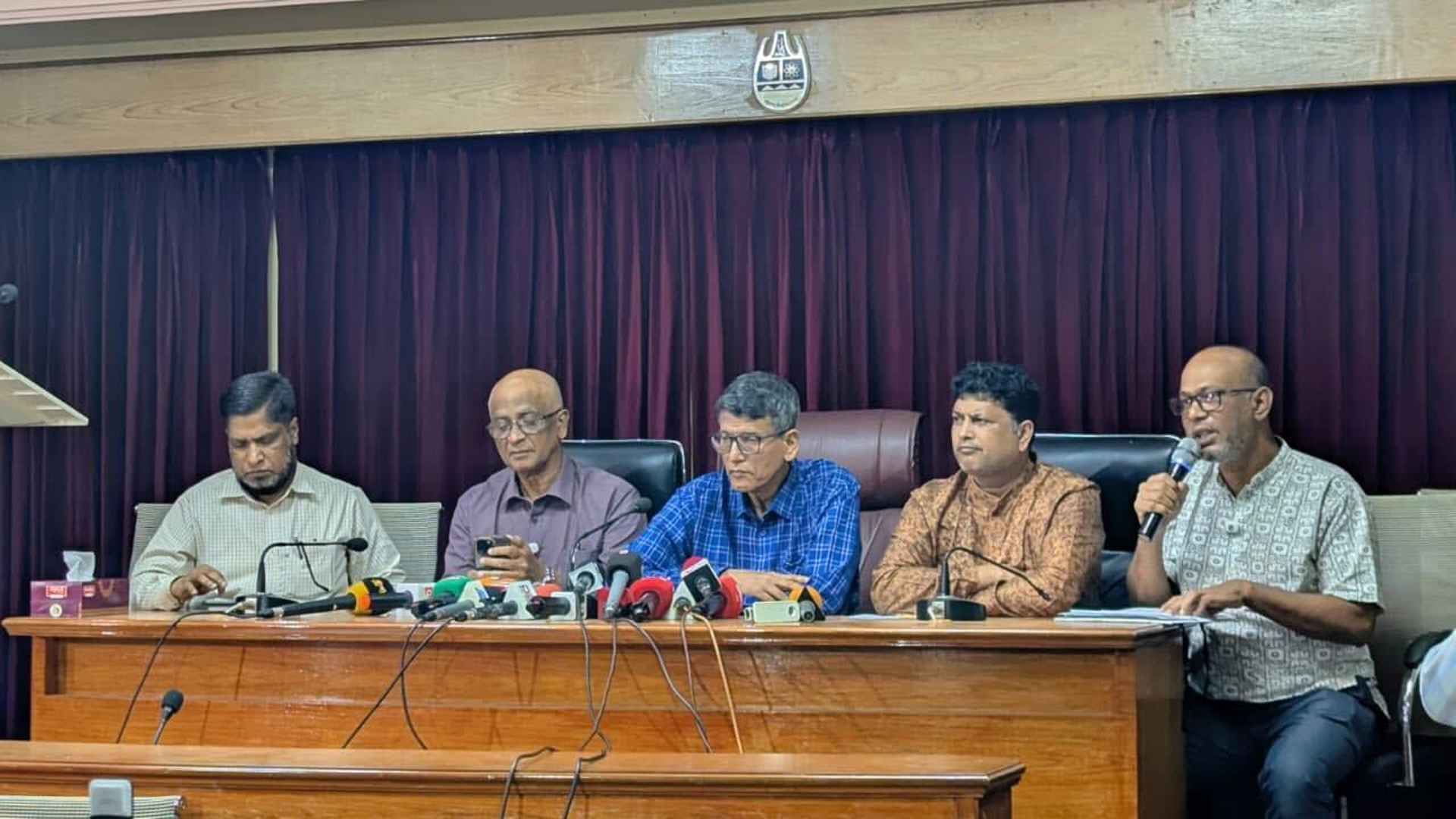 চাকসু নির্বাচনের প্রস্তুতি নিয়ে চবি প্রশাসনের সংবাদ সম্মেলন