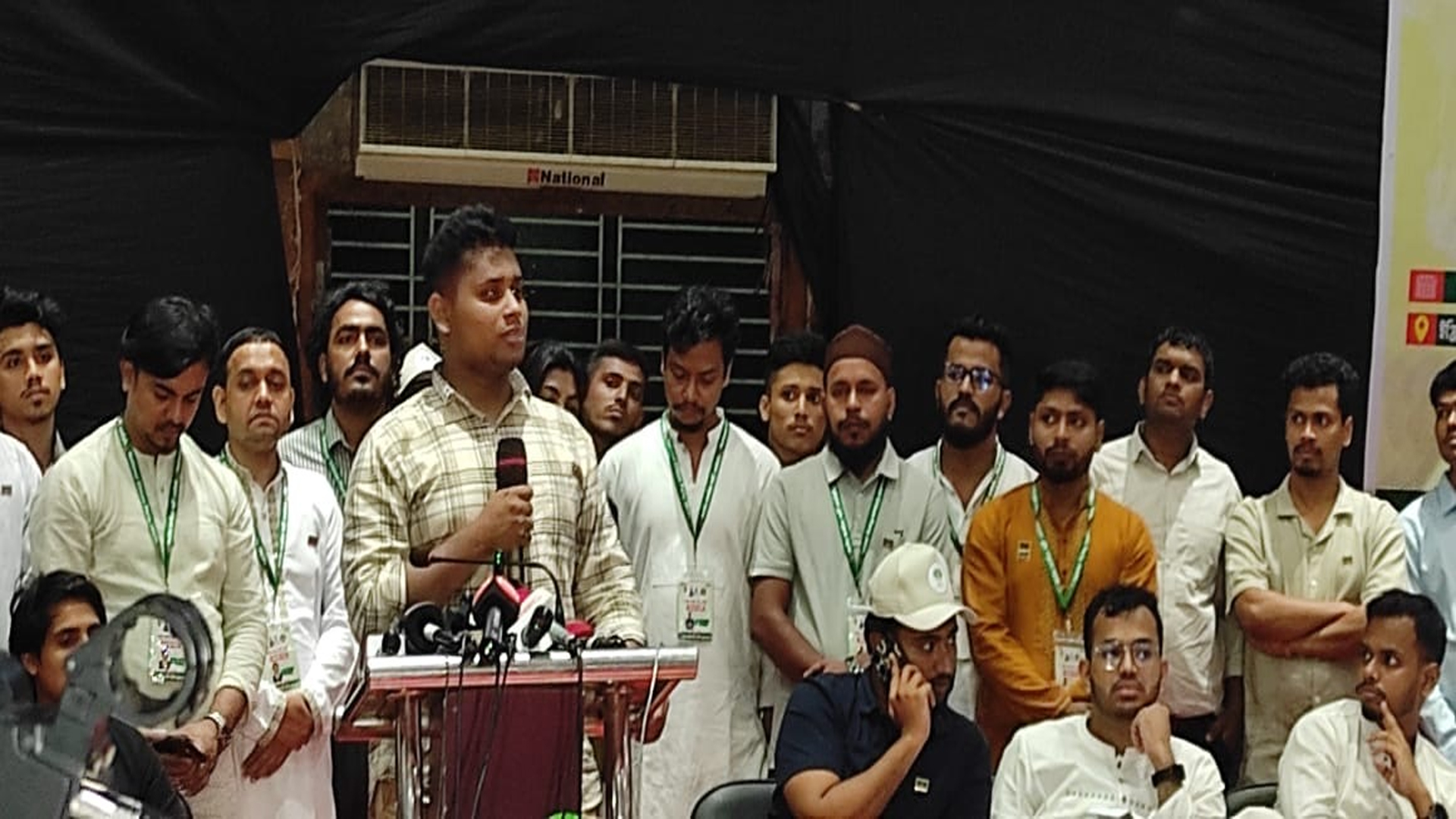 দলীয় কোন্দলে গুলি খেতে না চাইলে এনসিপির রাজনীতি করার আহ্বান হাসনাতের