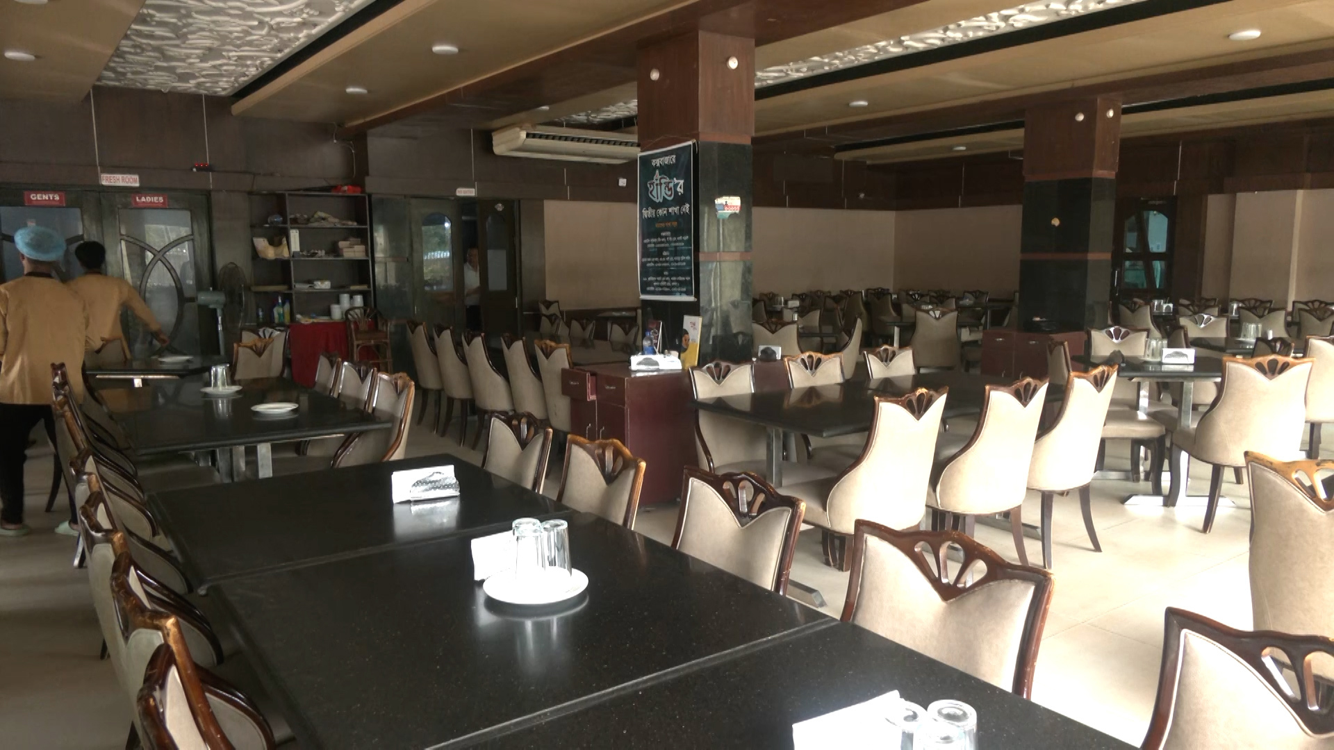 ভয়াবহ লোডশেডিং, কোনো ভাবেই কক্সবাজারে রাখা যাচ্ছে না পর্যটকদের