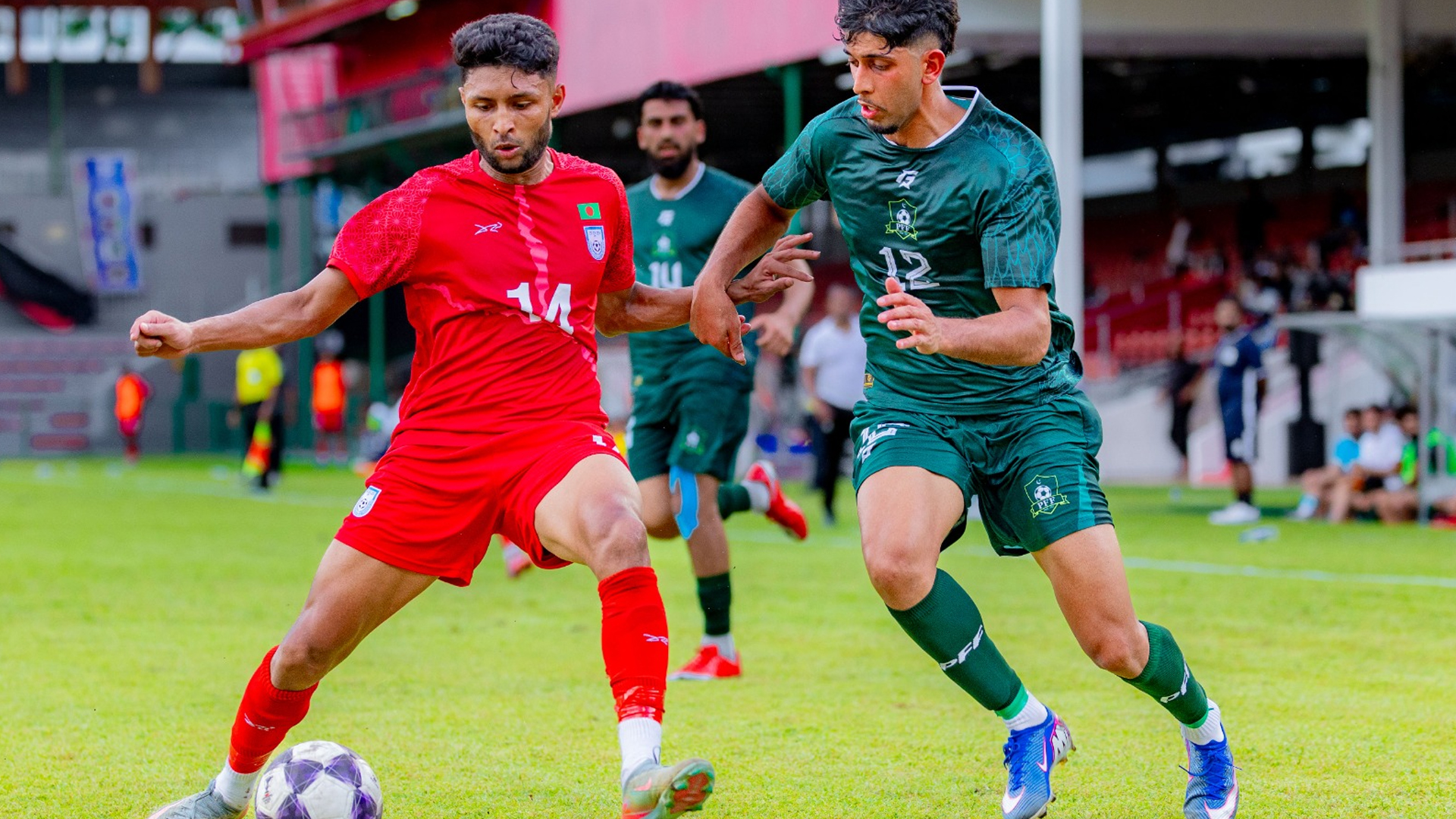 প্রবাসী ফুটবলারে ঠাঁসা পাকিস্তানকে রুখে দিল ১০ জনের বাংলাদেশ