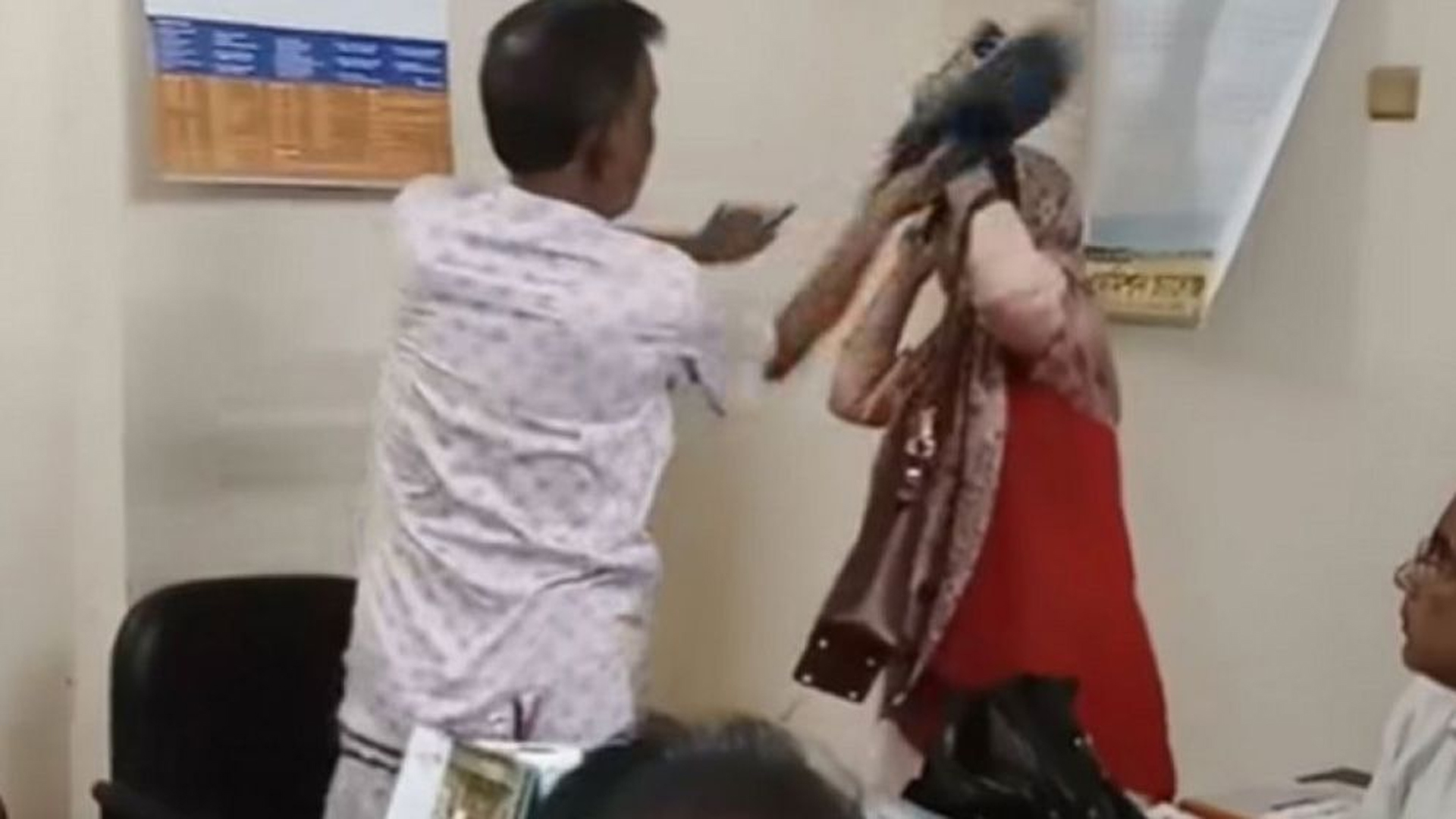 শিক্ষিকাকে জুতাপেটা করায় বিএনপি নেতা বহিষ্কার