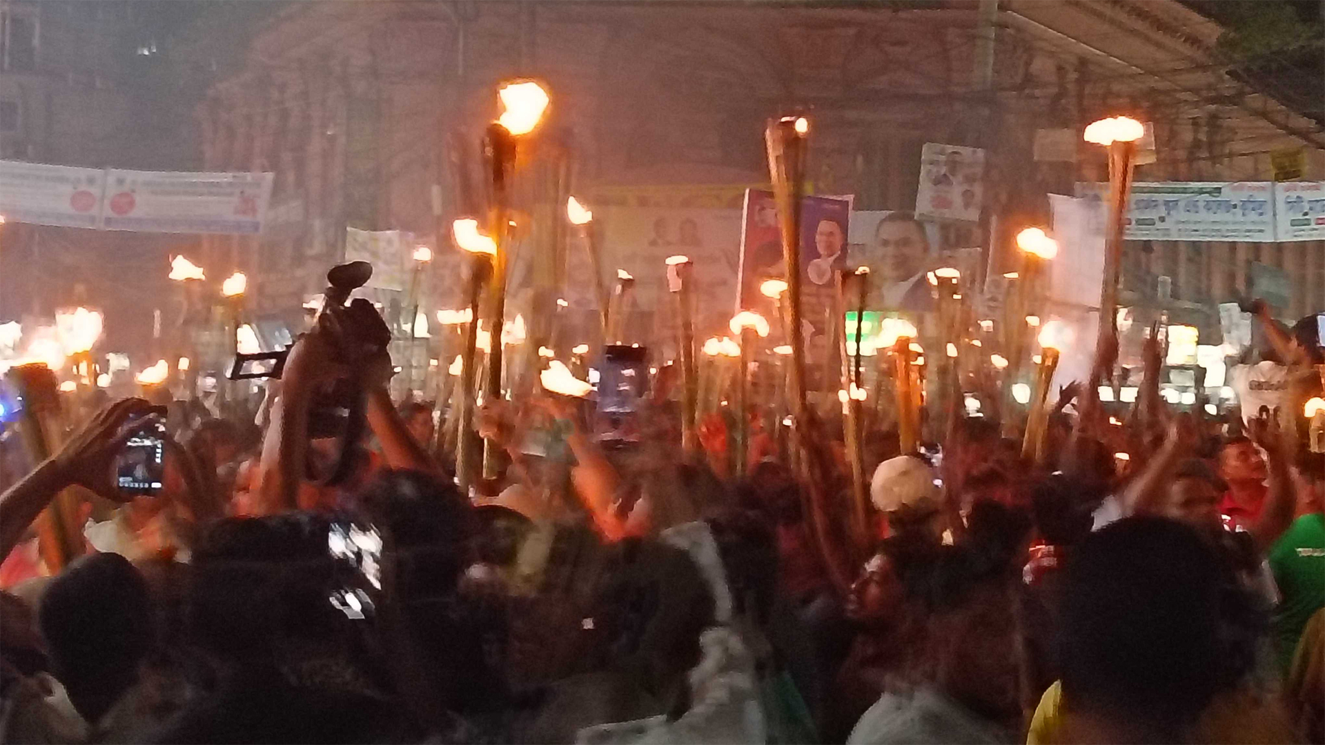 কুমিল্লা-৬ আসনে বিএনপির মনোনয়ন নিয়ে অসন্তোষ, সড়ক অবরোধ ও মশাল মিছিল