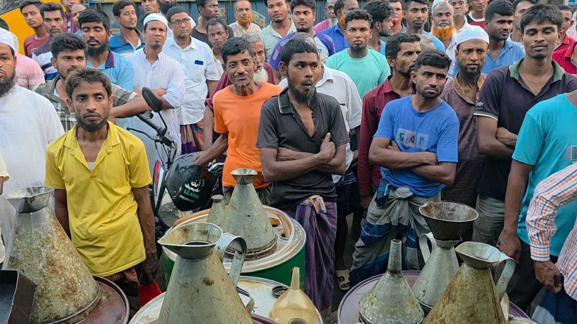 বগুড়ায় আড়াই হাজার লিটার ডিজেল জব্দ, ব্যবসায়ীকে জরিমানা
