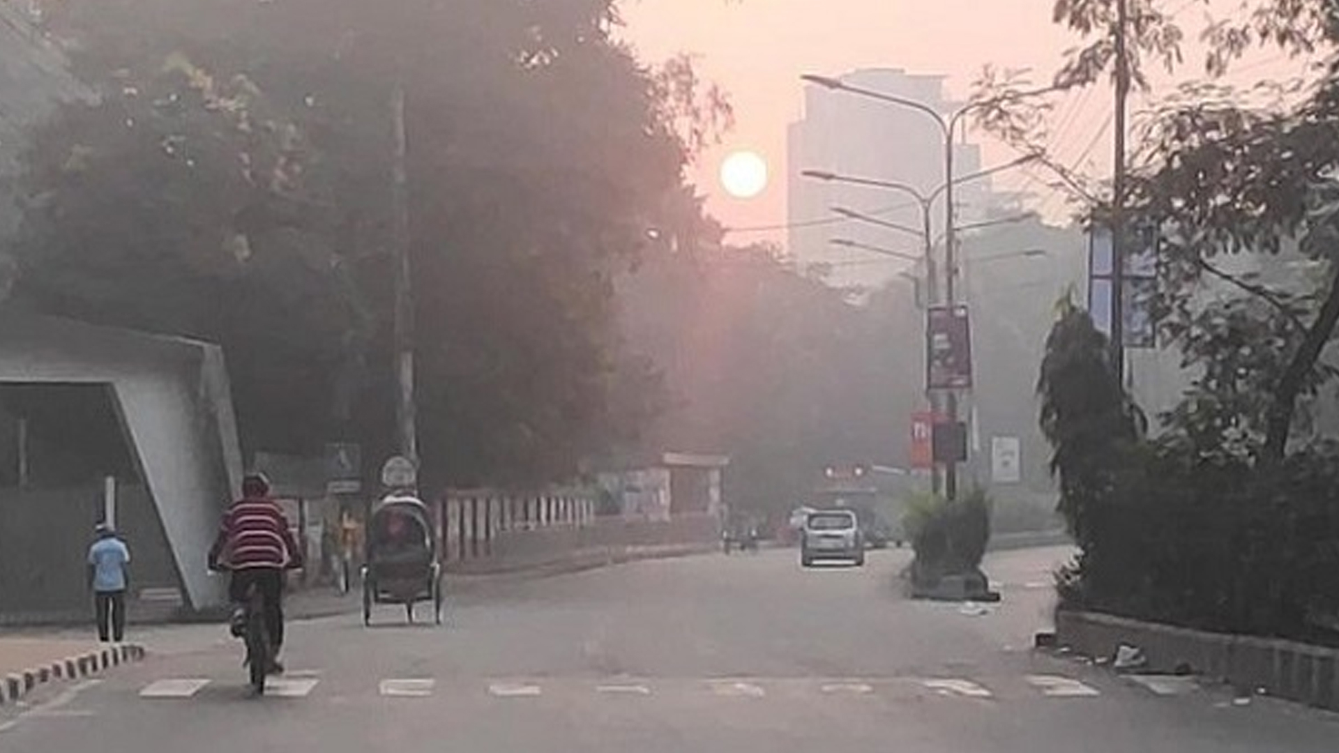 ঠান্ডা বাতাসে কাঁপছে নগরবাসী, কী বার্তা আবহাওয়া অফিসের?