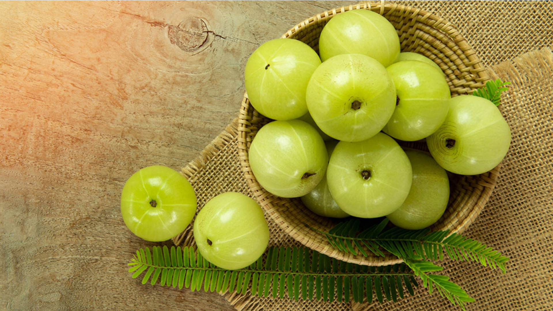 সকালে নিয়মিত আমলকী খেলে কী হয়?