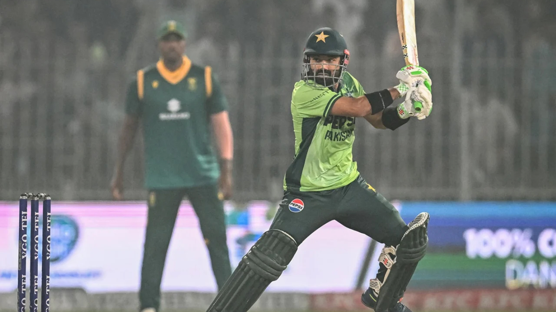 সহজ ম্যাচ কঠিন করে জিতল পাকিস্তান