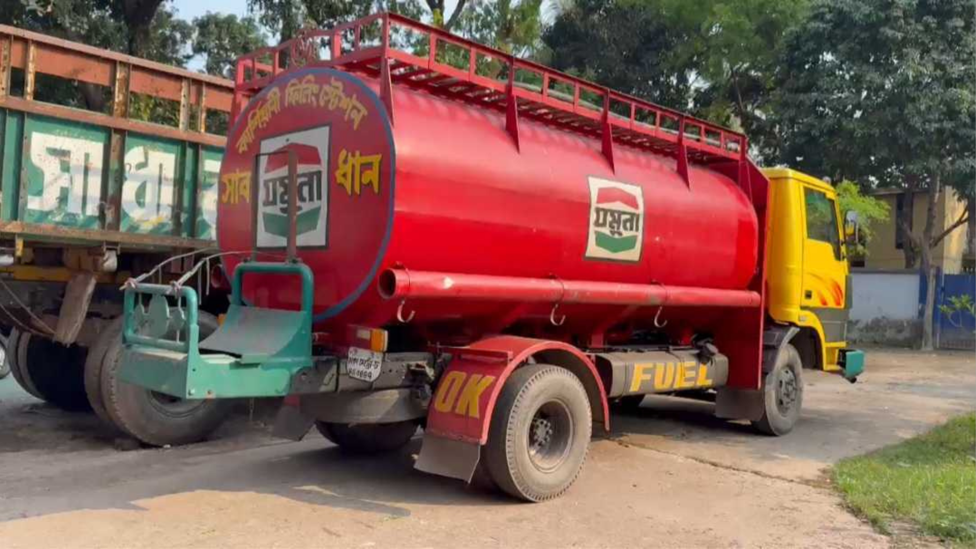 সাতক্ষীরায় ৭ হাজার লিটার পেট্রোলসহ ট্রাক জব্দ, আটক ৫