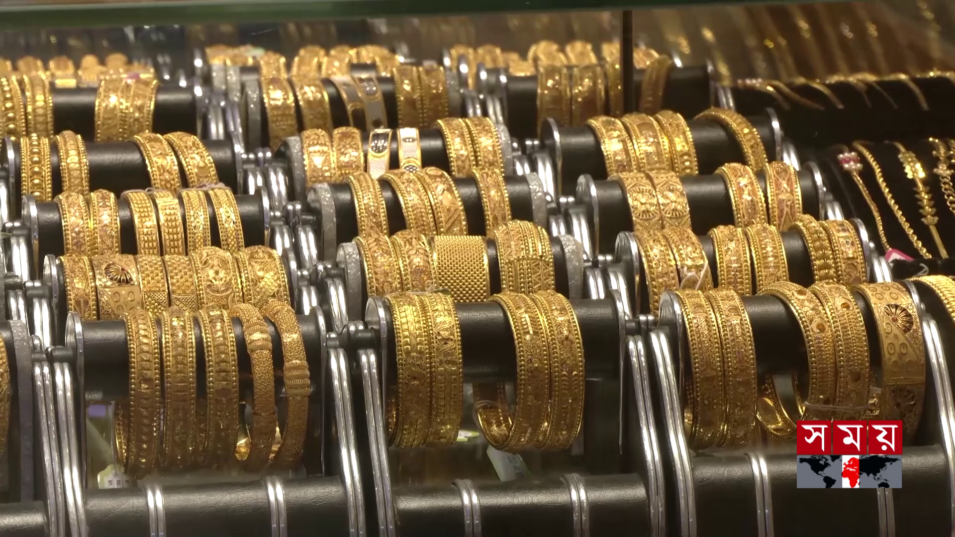 চার দফায় ১৩ হাজার টাকার বেশি বাড়ল স্বর্ণের দাম