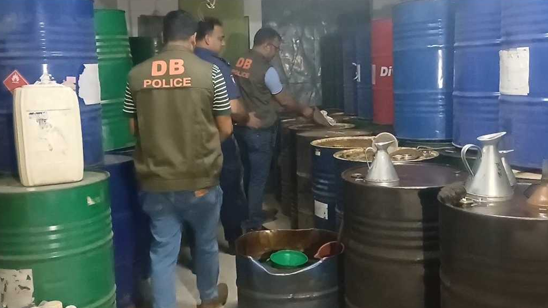 মেহেরপুরে অবৈধভাবে মজুত করা ৫৩৭৫ লিটার ডিজেল জব্দ