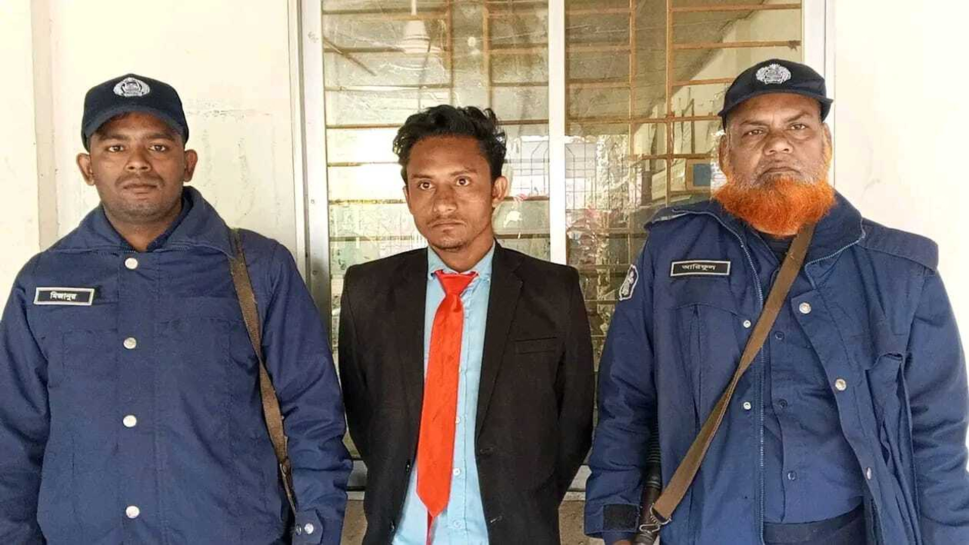 ময়মনসিংহে টিকিট কালোবাজারির অভিযোগে রেলকর্মী গ্রেফতার