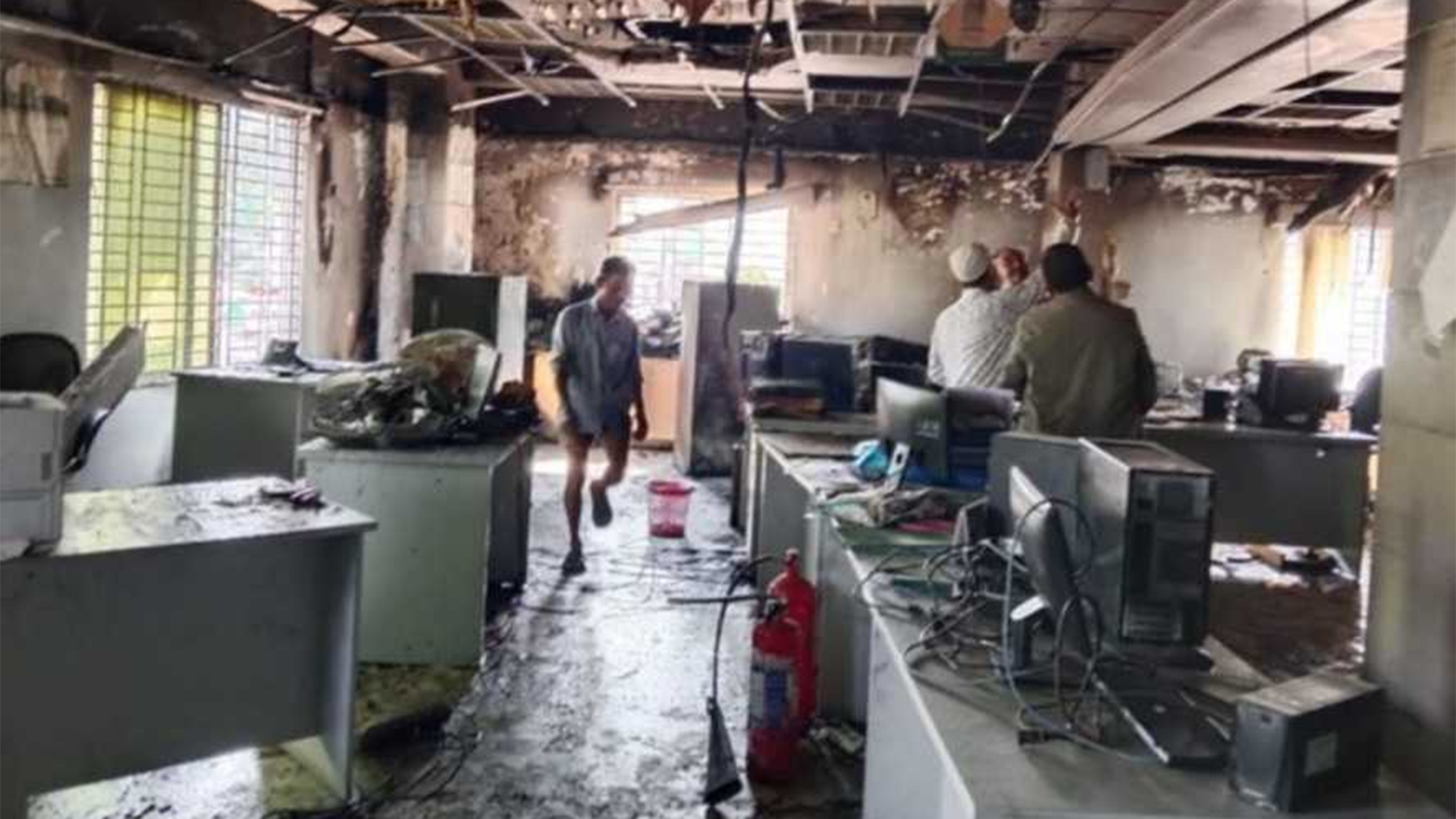 সিংগাইরে ইসলামী ব্যাংকে অগ্নিকাণ্ড, ব্যাপক ক্ষয়ক্ষতি