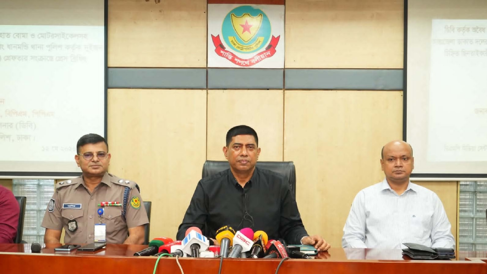 ঈদের আগে রাজধানীতে সক্রিয় ডাকাতদল, ডিবির হাতে গ্রেফতার ৫