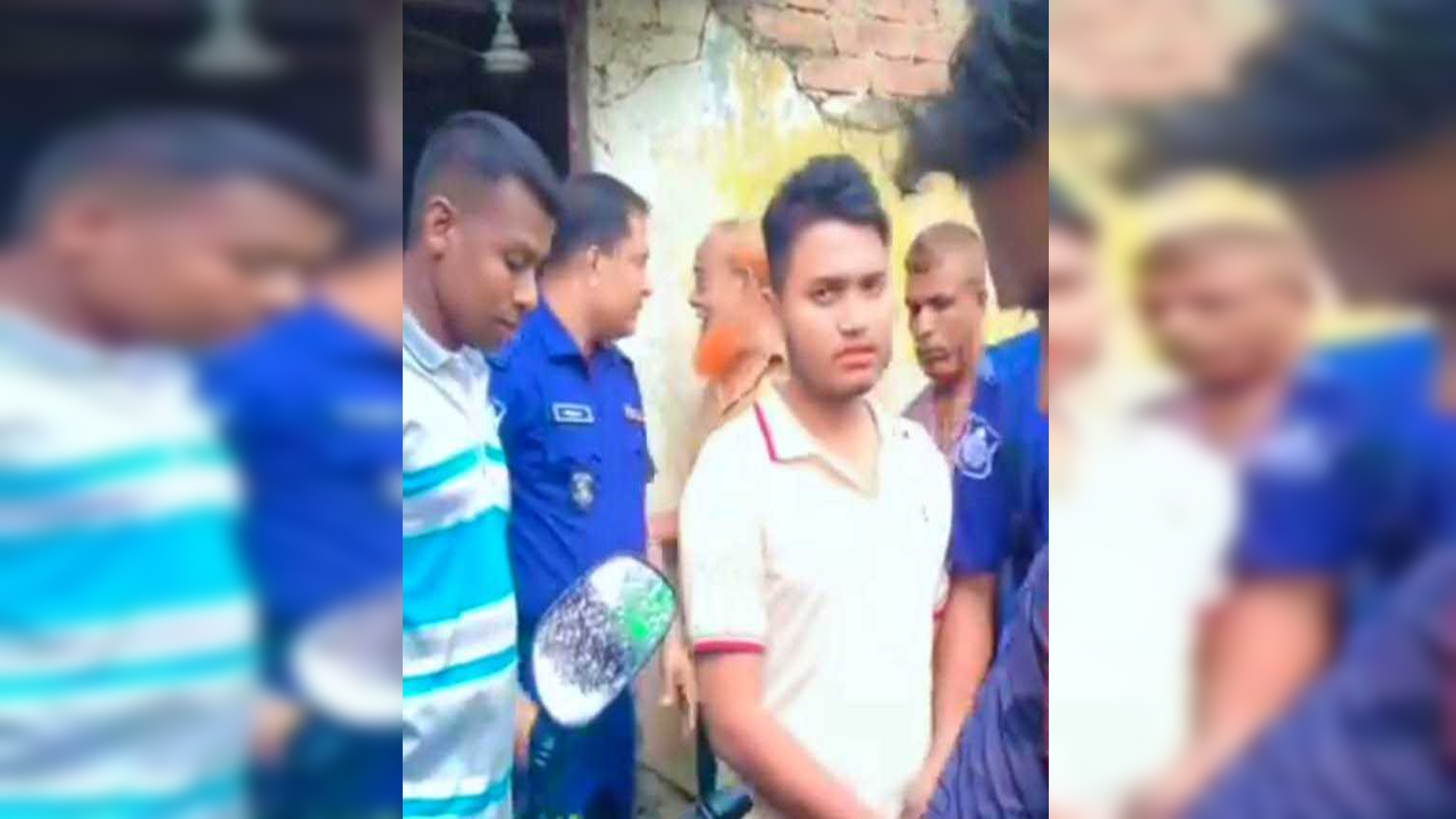গাইবান্ধায় দাখিল পরীক্ষার খাতাসহ আটক ২