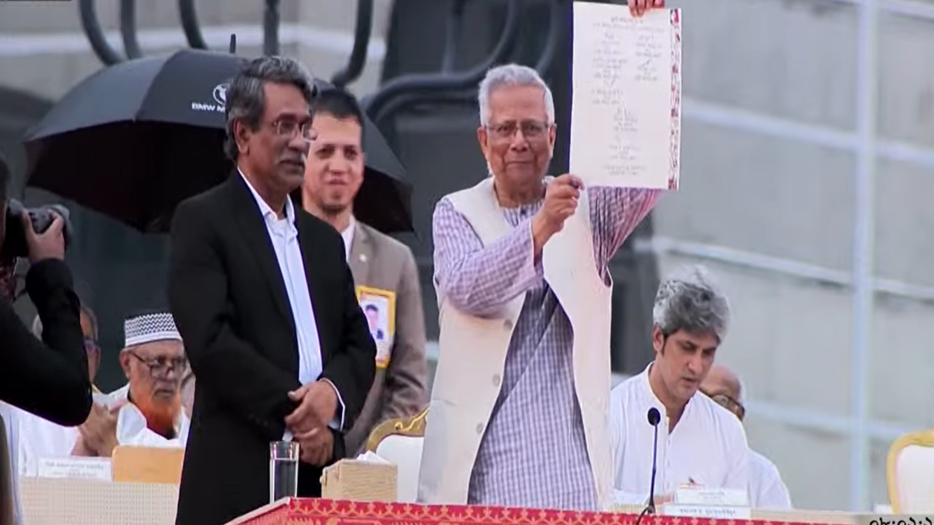 জুলাই সনদ বাস্তবায়ন নিয়ে রাজনৈতিক দলগুলোর পাল্টাপাল্টি অবস্থান